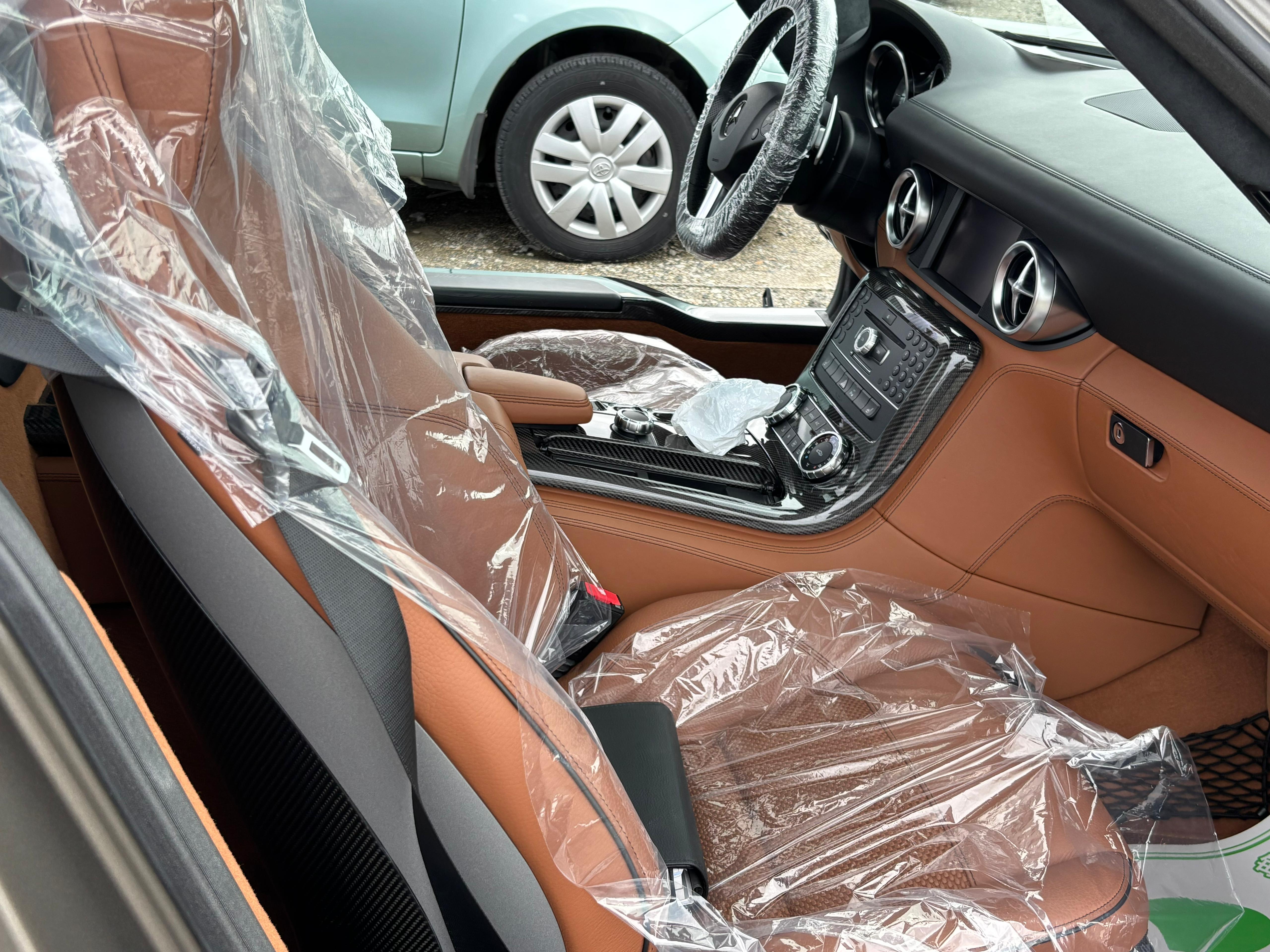2011 Mercedes Benz SLS AMG — Photo 7 / 17