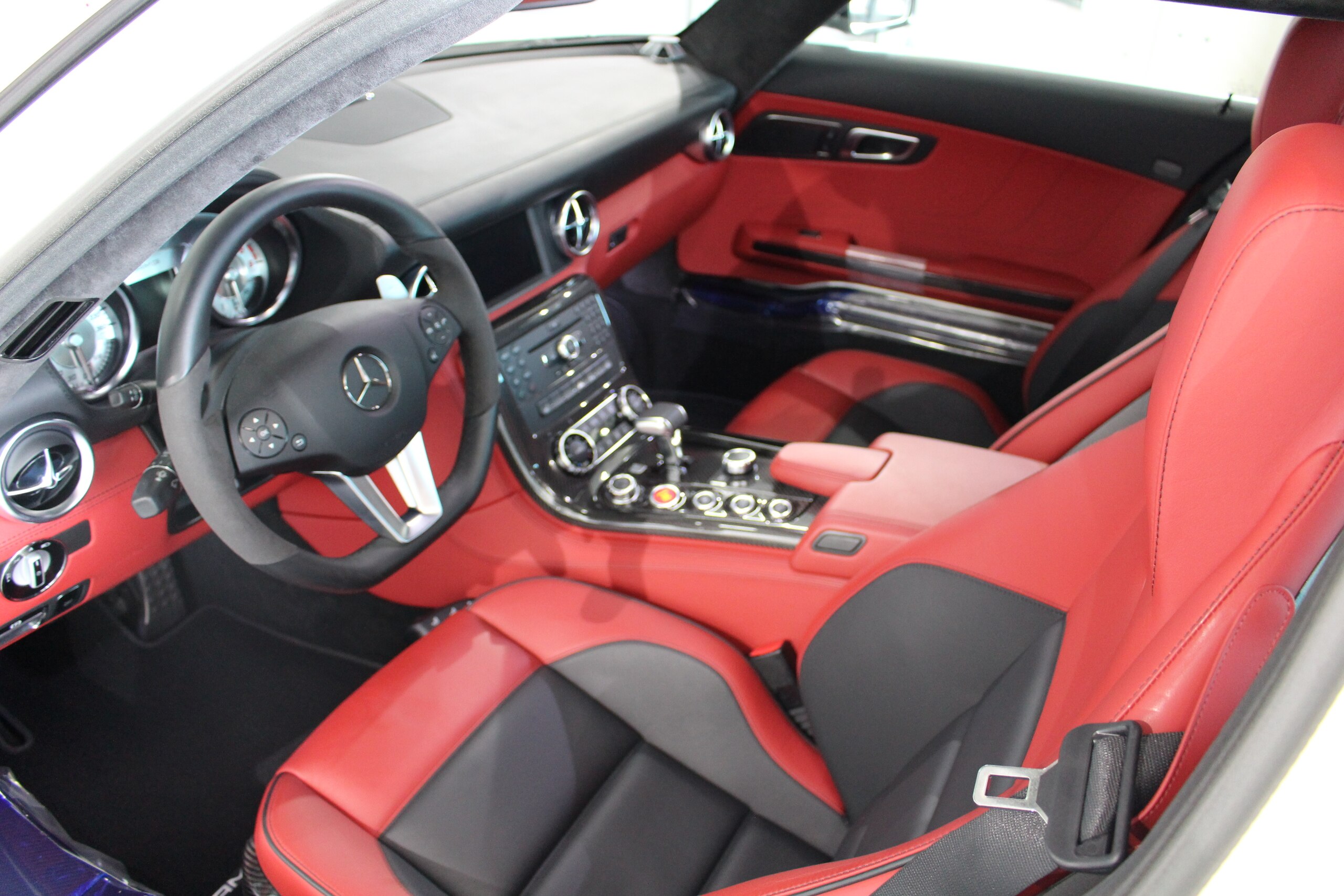 2010 Mercedes Benz SLS AMG — Photo 10 / 20
