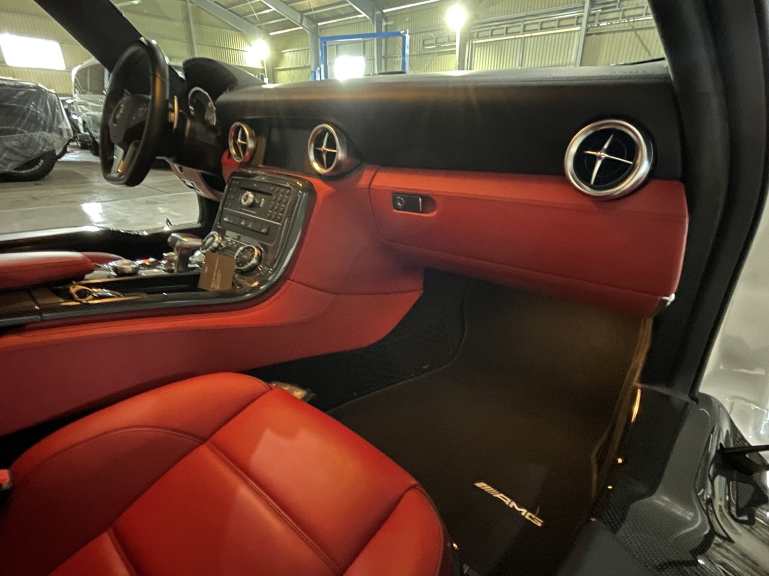 2011 Mercedes Benz SLS AMG — Photo 17 / 23