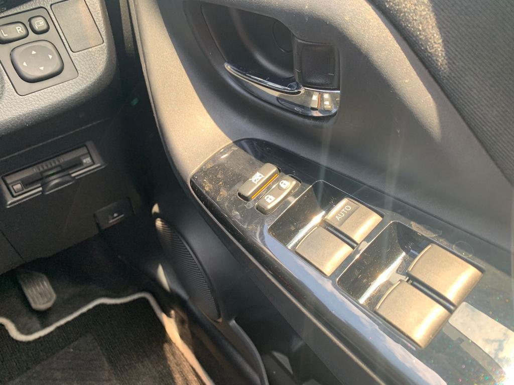 2019 Toyota Vitz — Photo 14 / 20