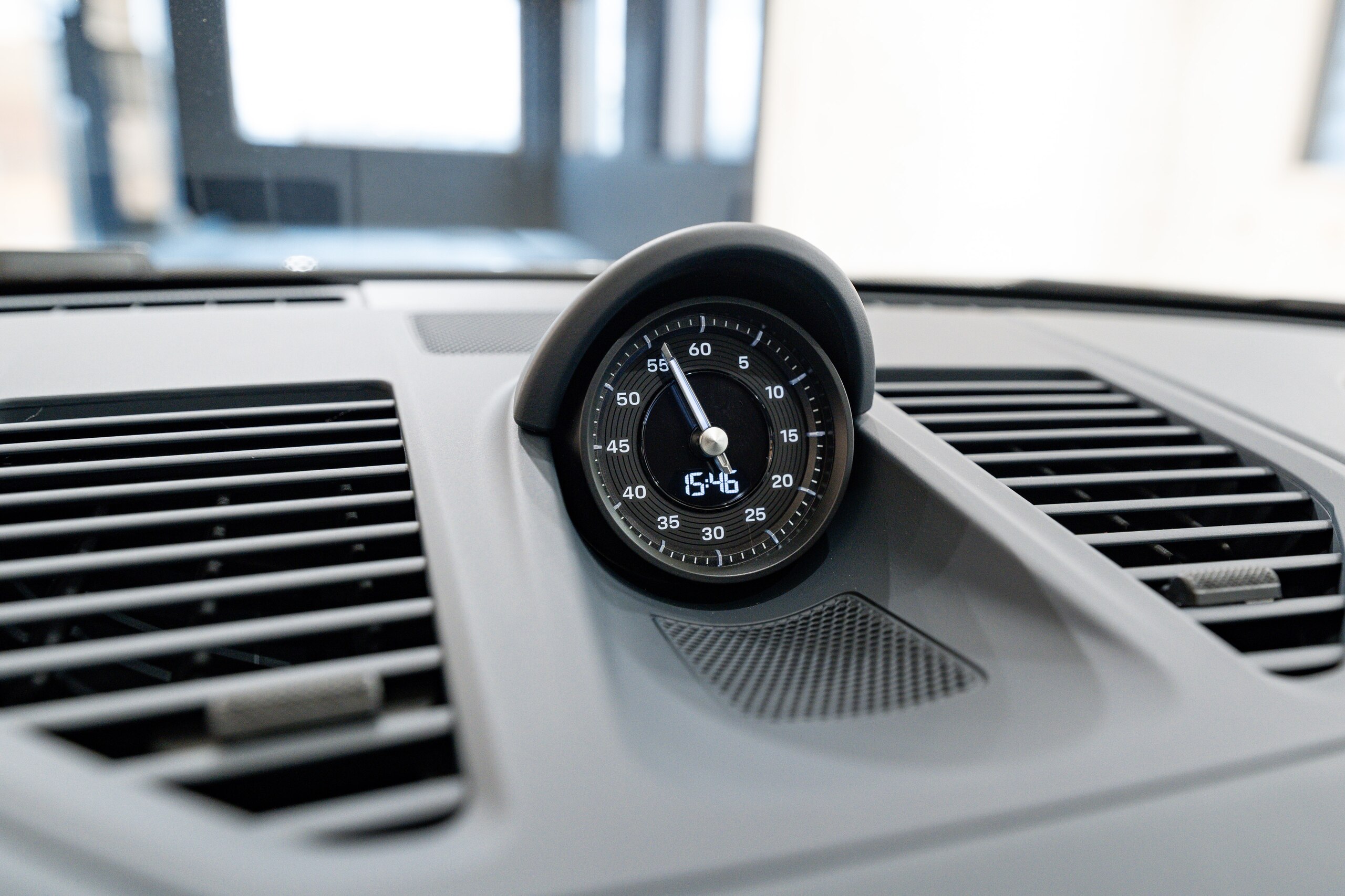 2024 Porsche 911 Carrera — Photo 12 / 21