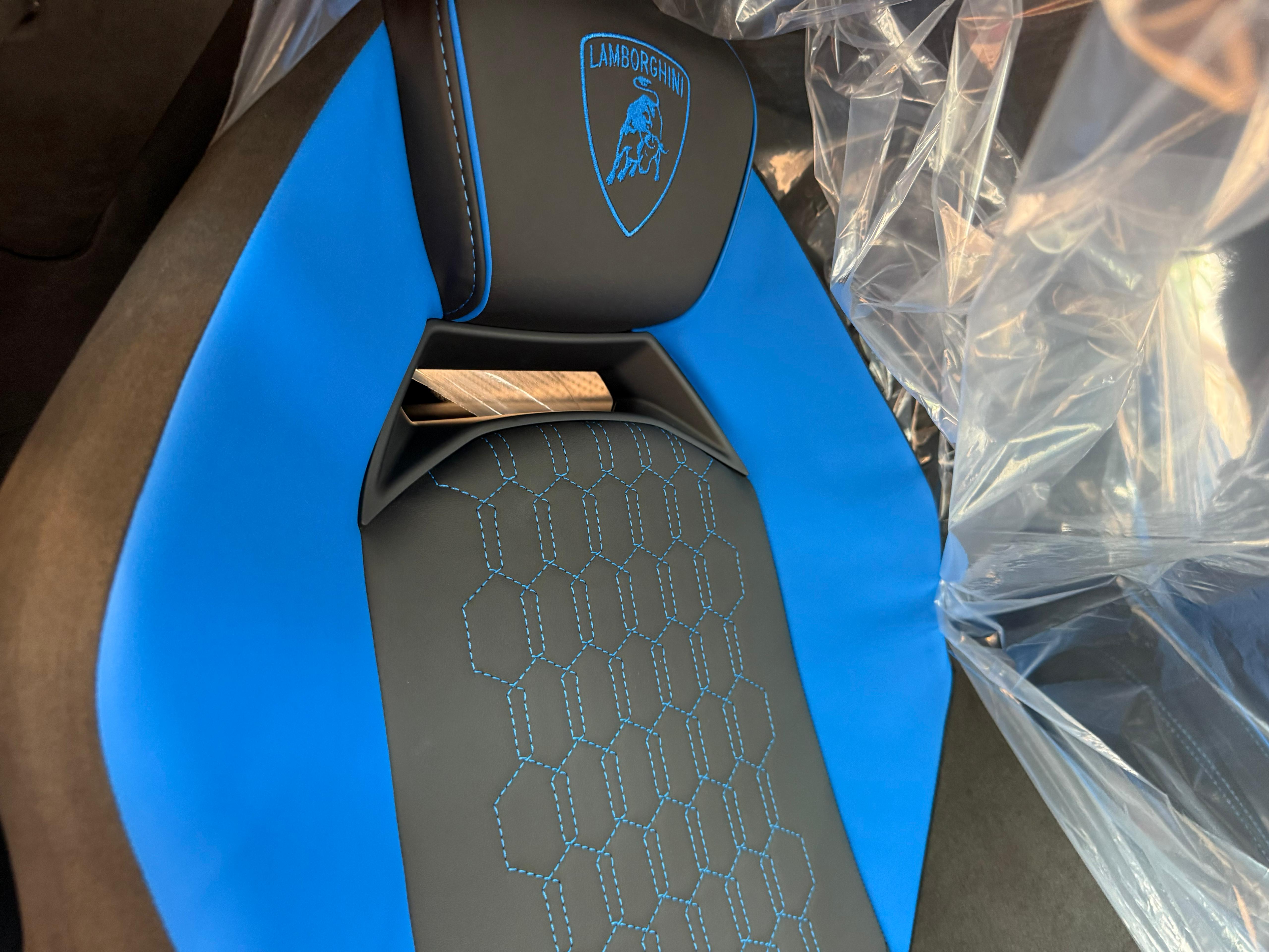2024 Lamborghini Revuelto — Photo 12 / 14
