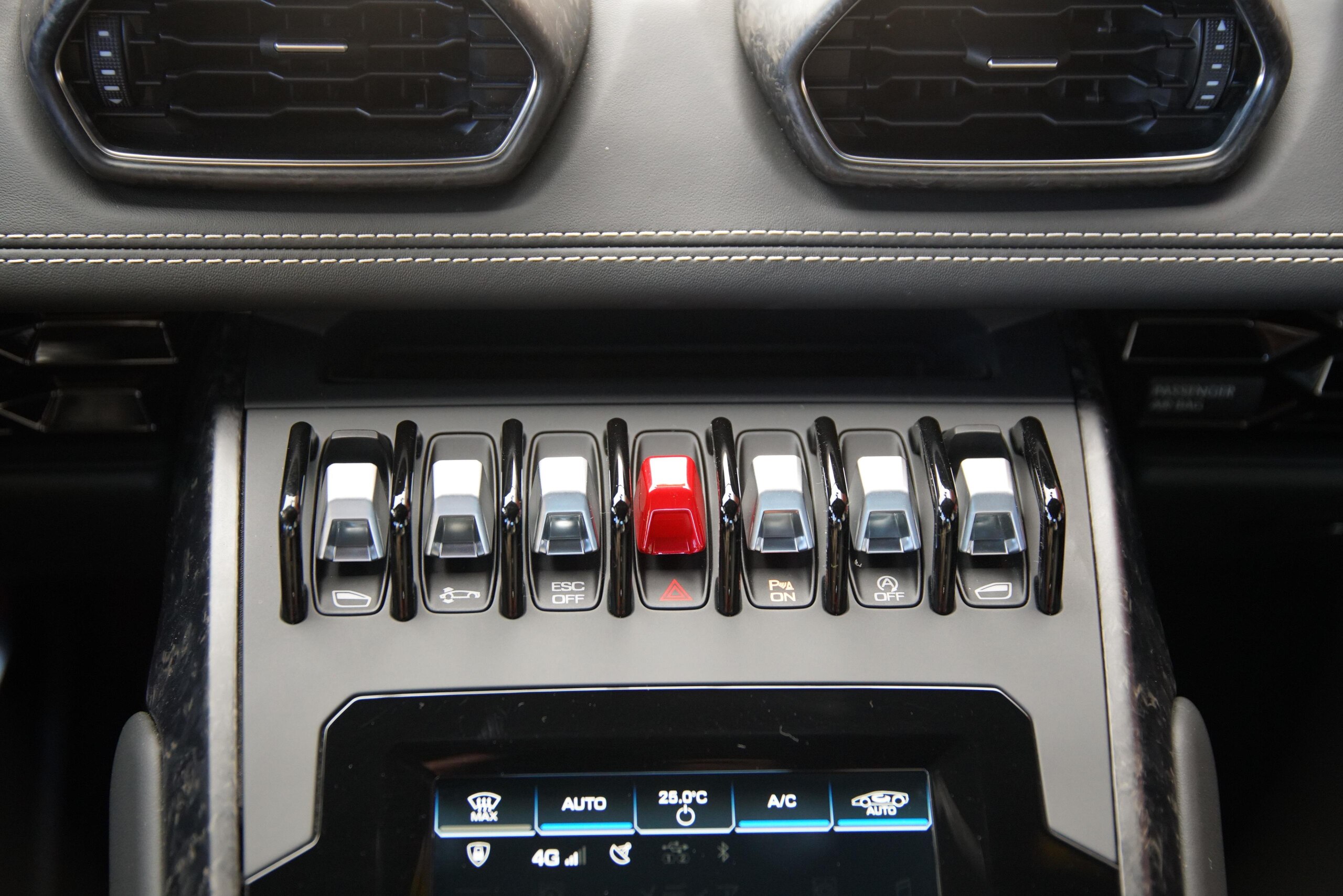 2020 Lamborghini Huracán EVO — Photo 16 / 28