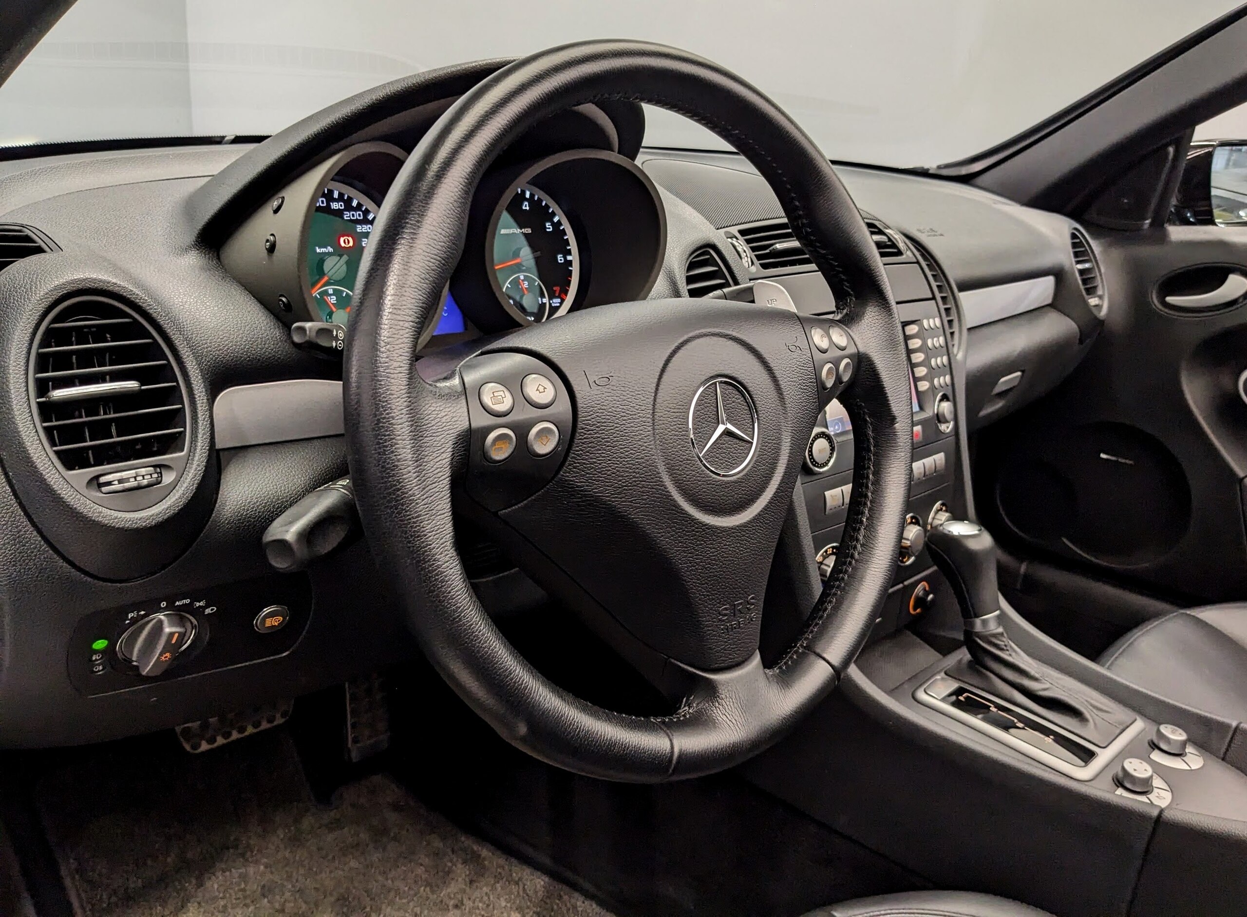 2007 Mercedes Benz SLK55 AMG — Photo 12 / 24