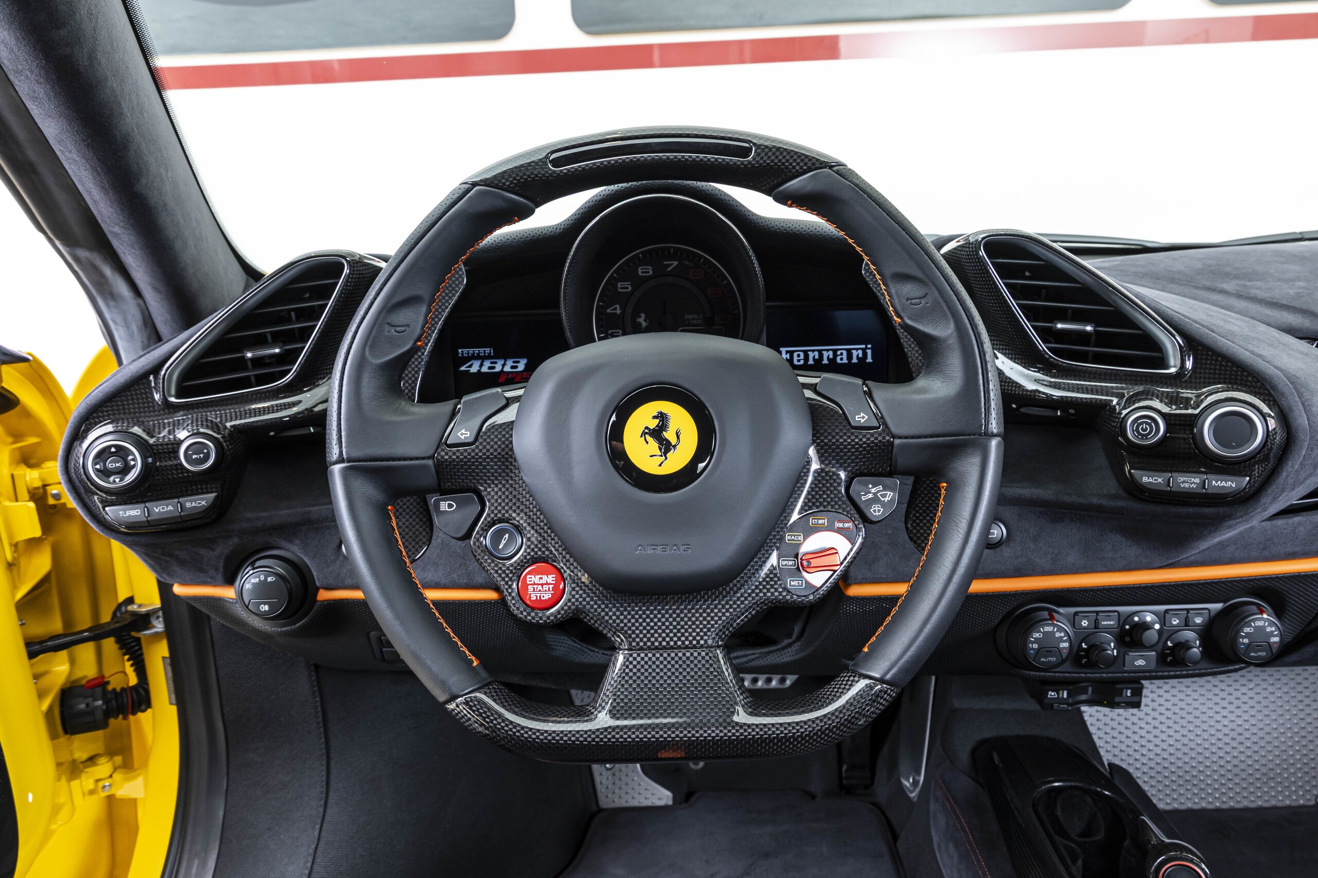 2019 Ferrari 488 Pista — Photo 9 / 17