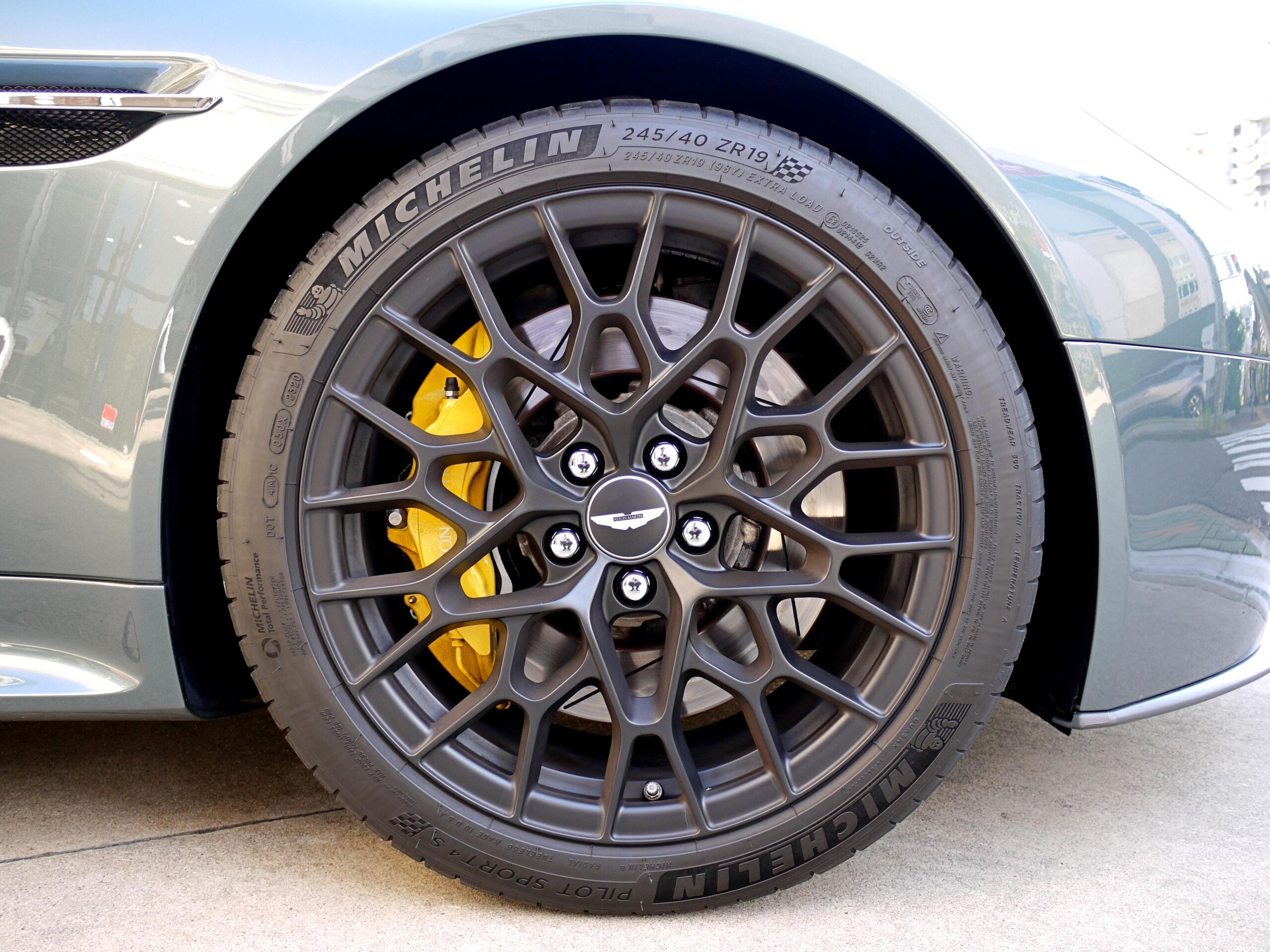 2016 Aston Martin V8 Vantage N430 — Photo 12 / 14