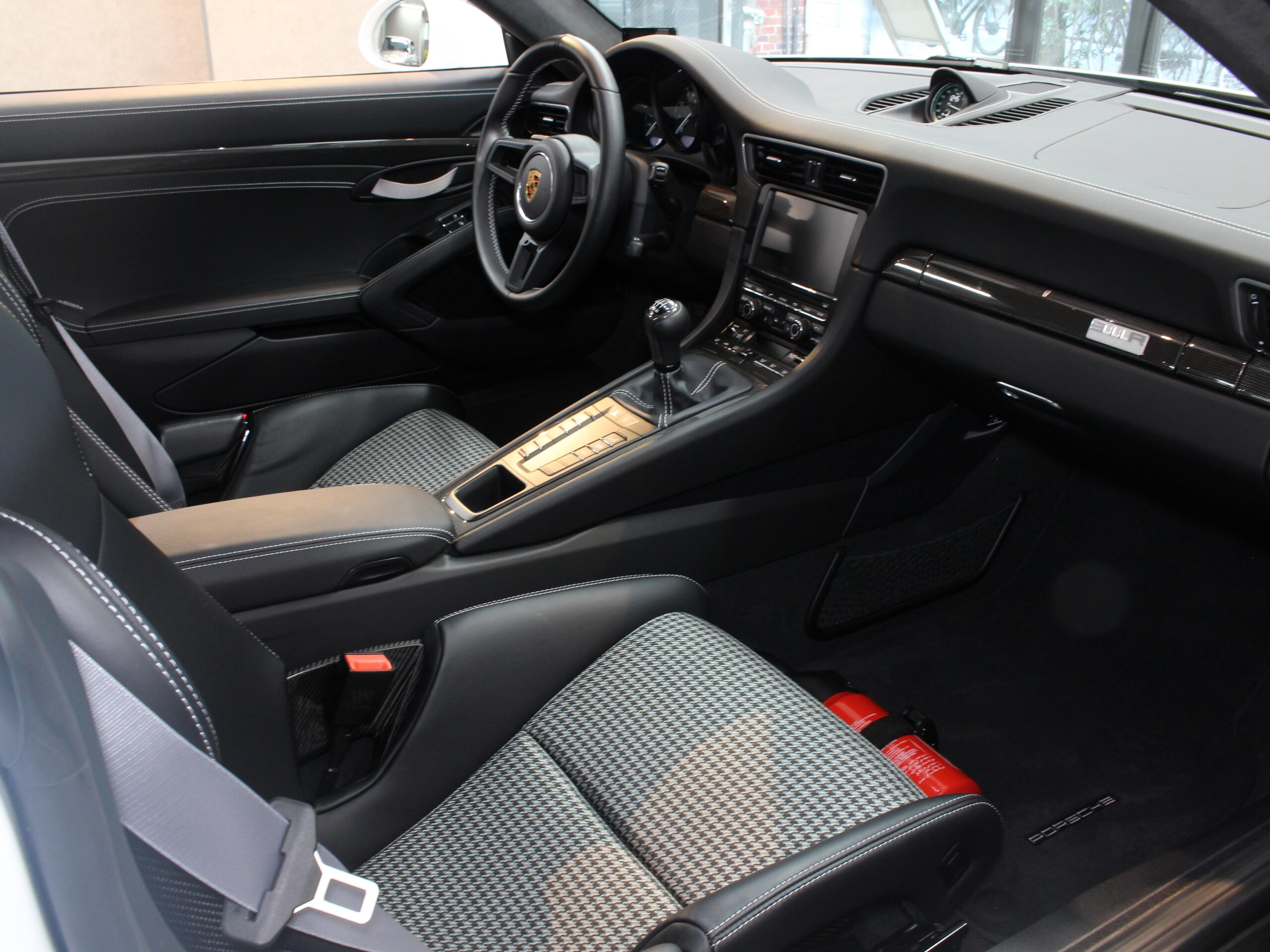 2016 Porsche 911 R — Photo 20 / 29
