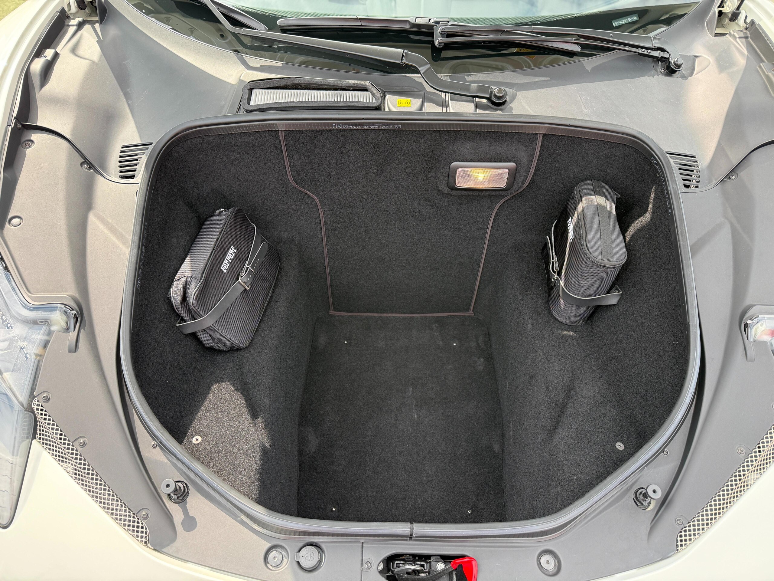 2014 Ferrari 458 Italia F1 DCT — Photo 52 / 52