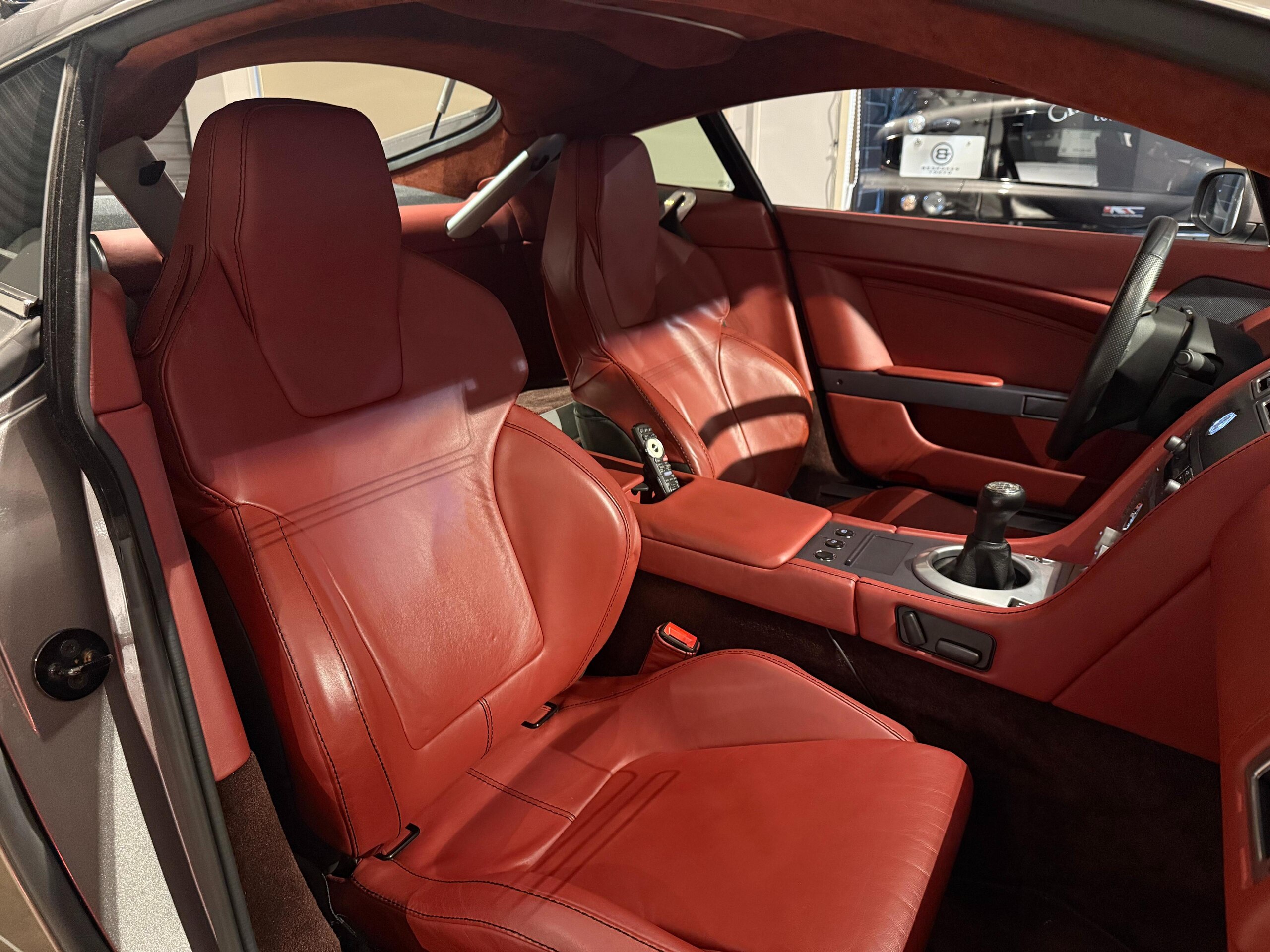 2006 Aston Martin V8 Vantage — Photo 13 / 17