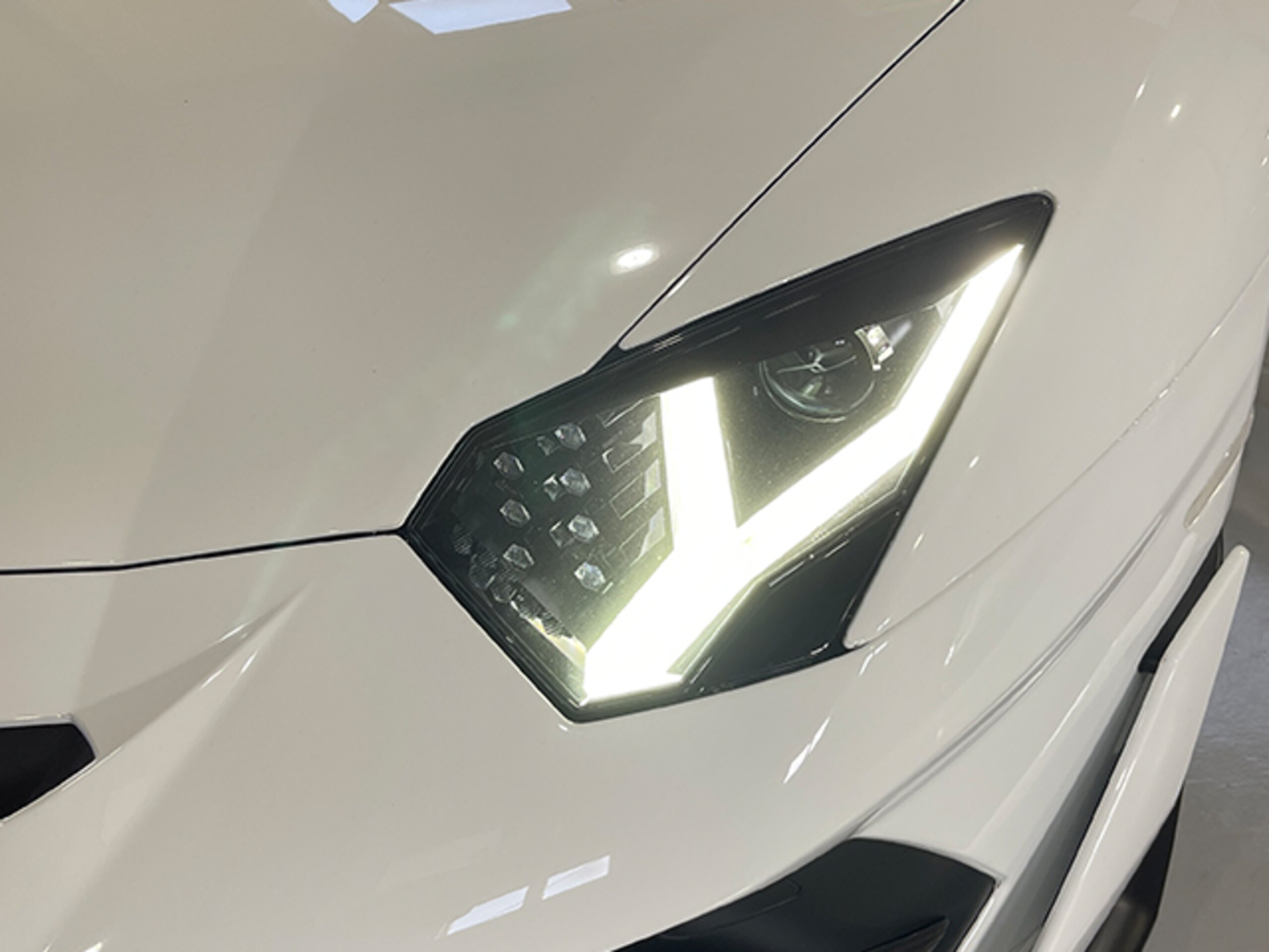 2019 Lamborghini Aventador SVJ — Photo 11 / 22