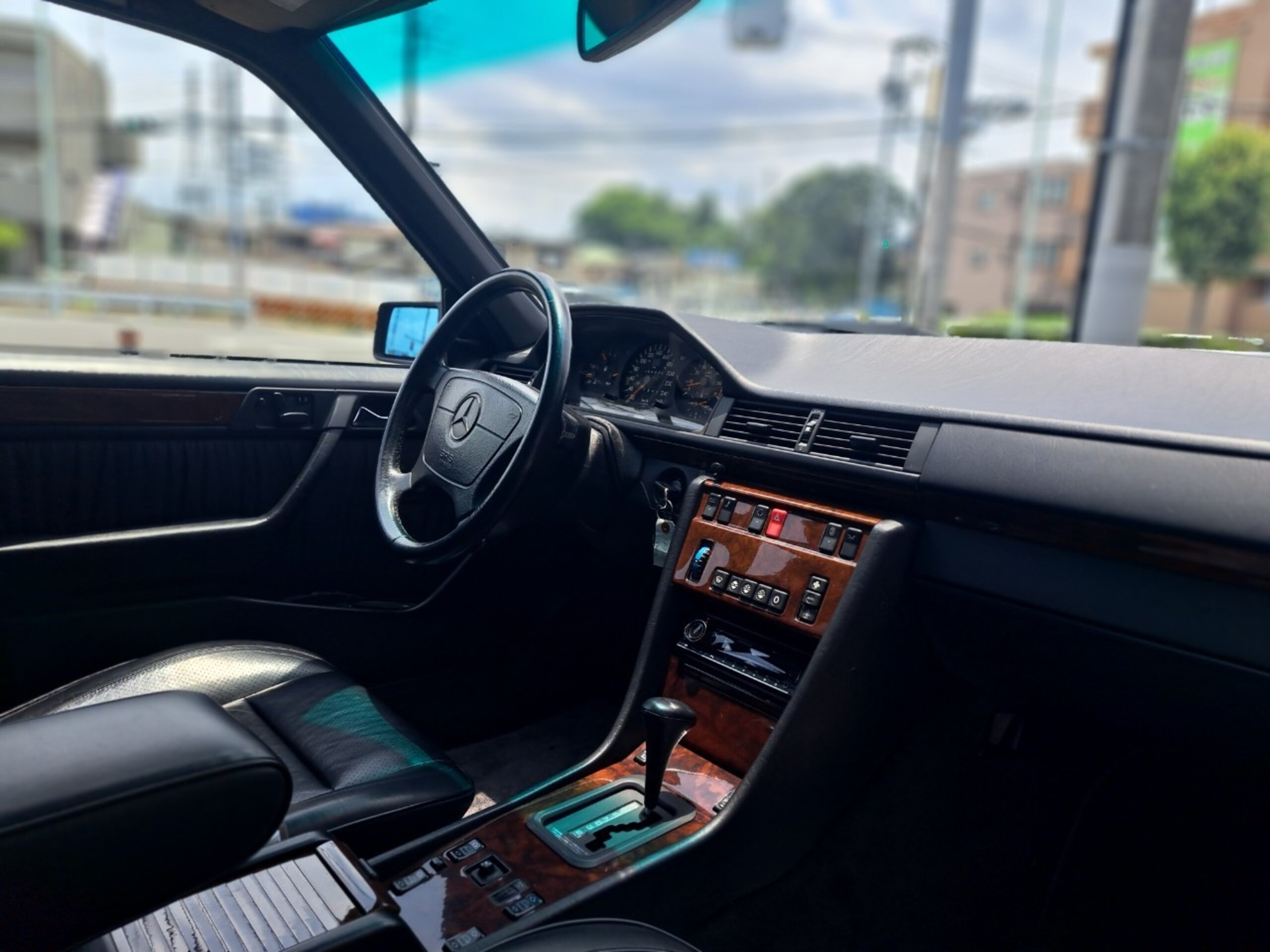 1992 Mercedes Benz E500 — Photo 11 / 17