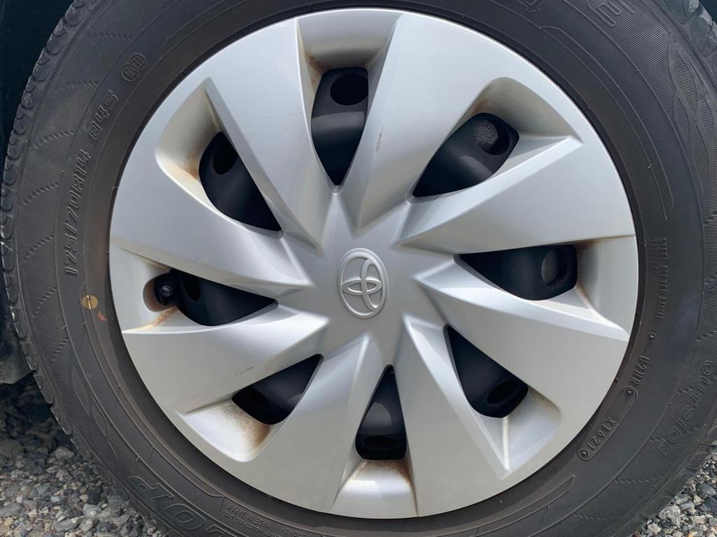 2019 Toyota Vitz — Photo 7 / 11