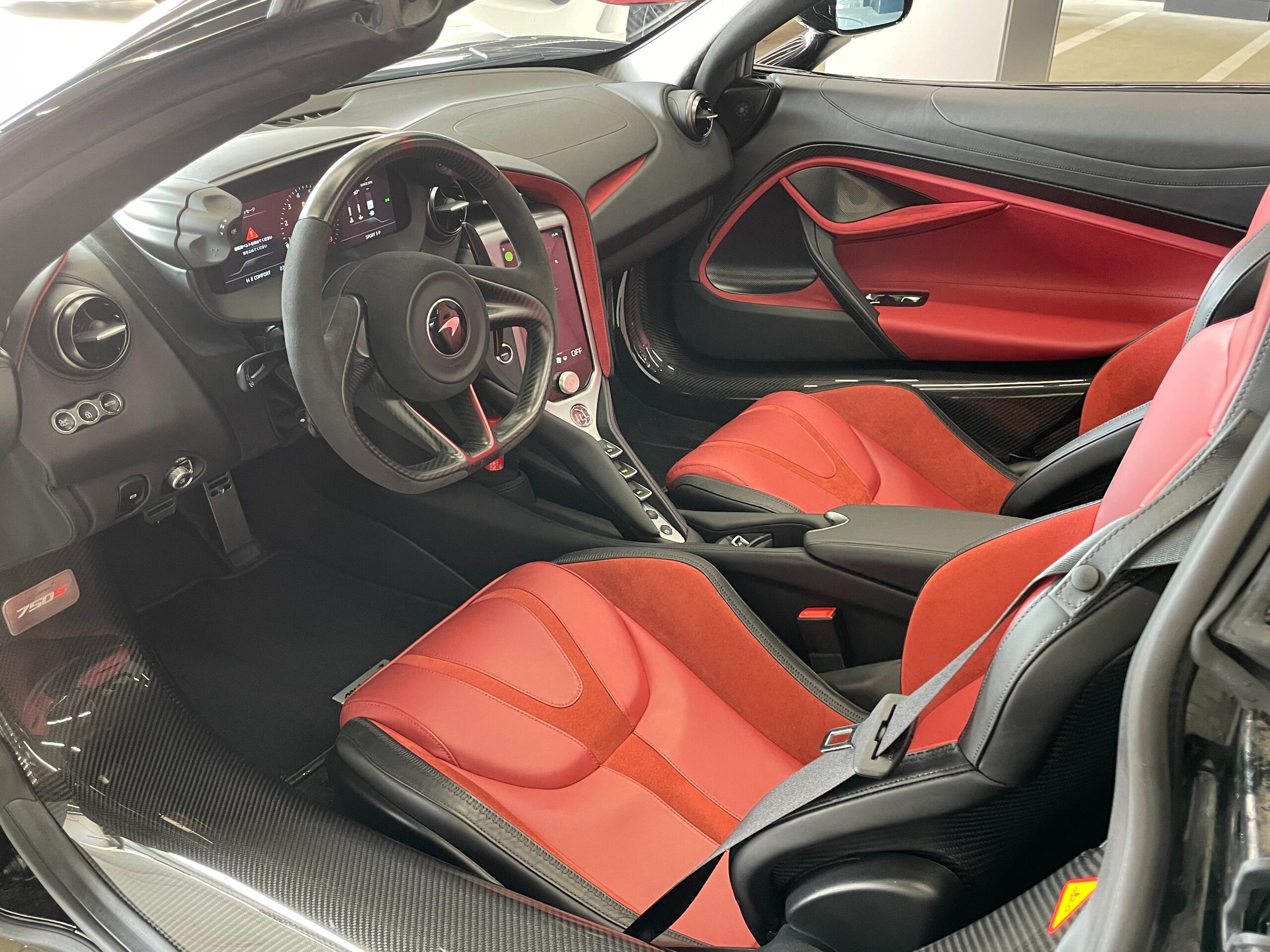 2024 McLaren 750S Spider — Photo 10 / 18