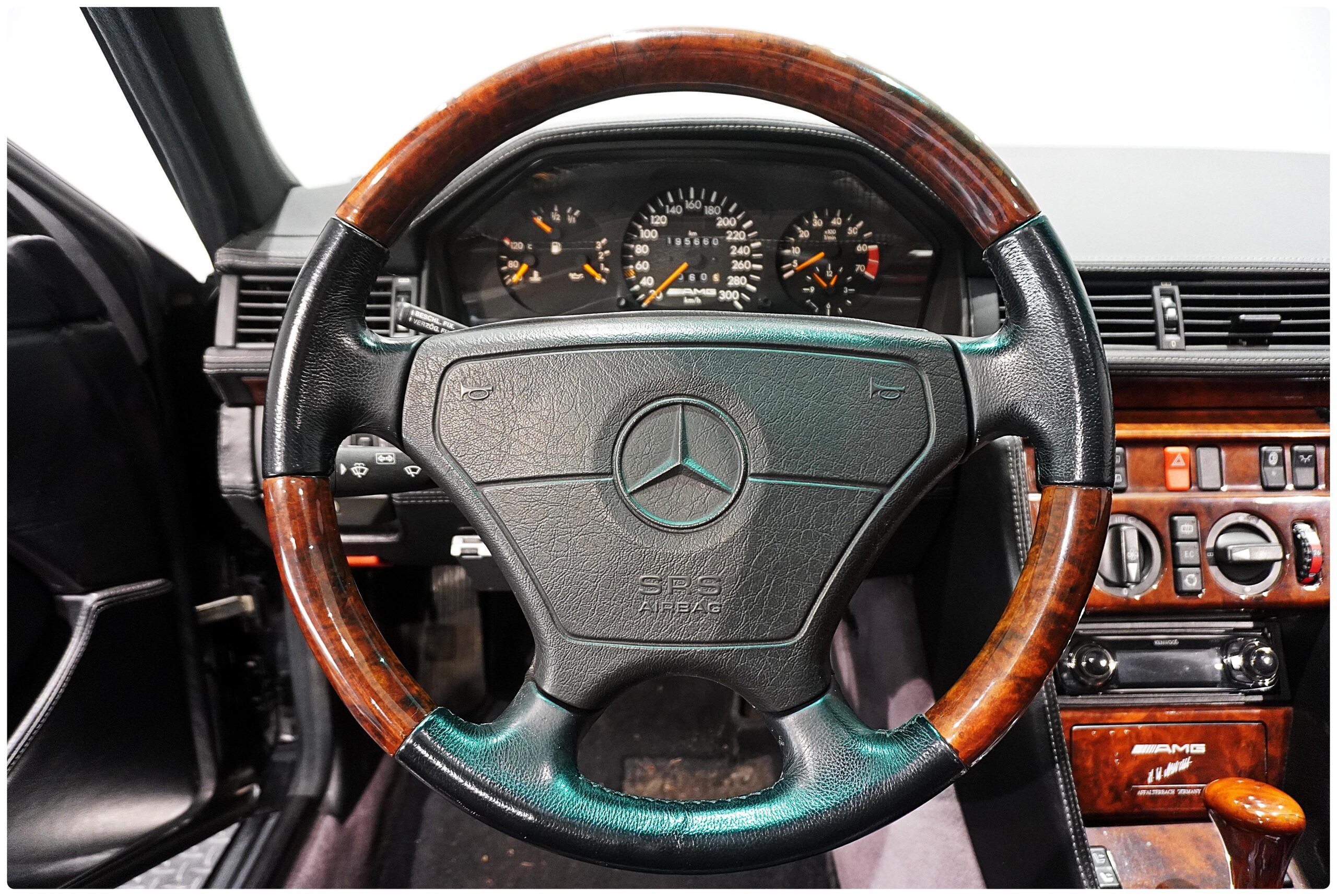 1995 Mercedes Benz E60 AMG — Photo 11 / 23