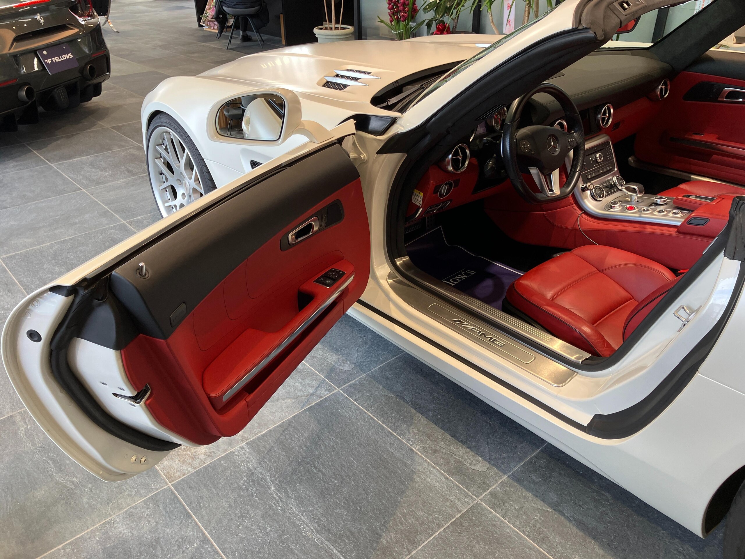 2011 Mercedes Benz SLS AMG Roadster — Photo 7 / 19