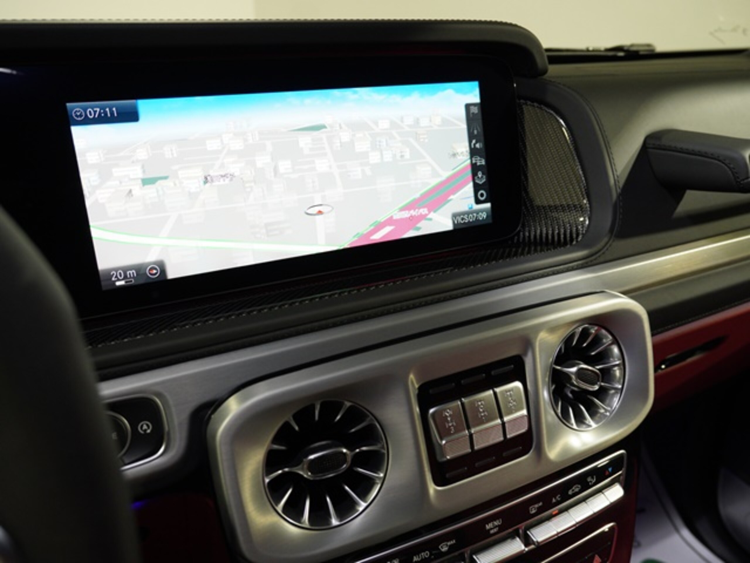 2019 Mercedes Benz G63 AMG — Photo 15 / 24