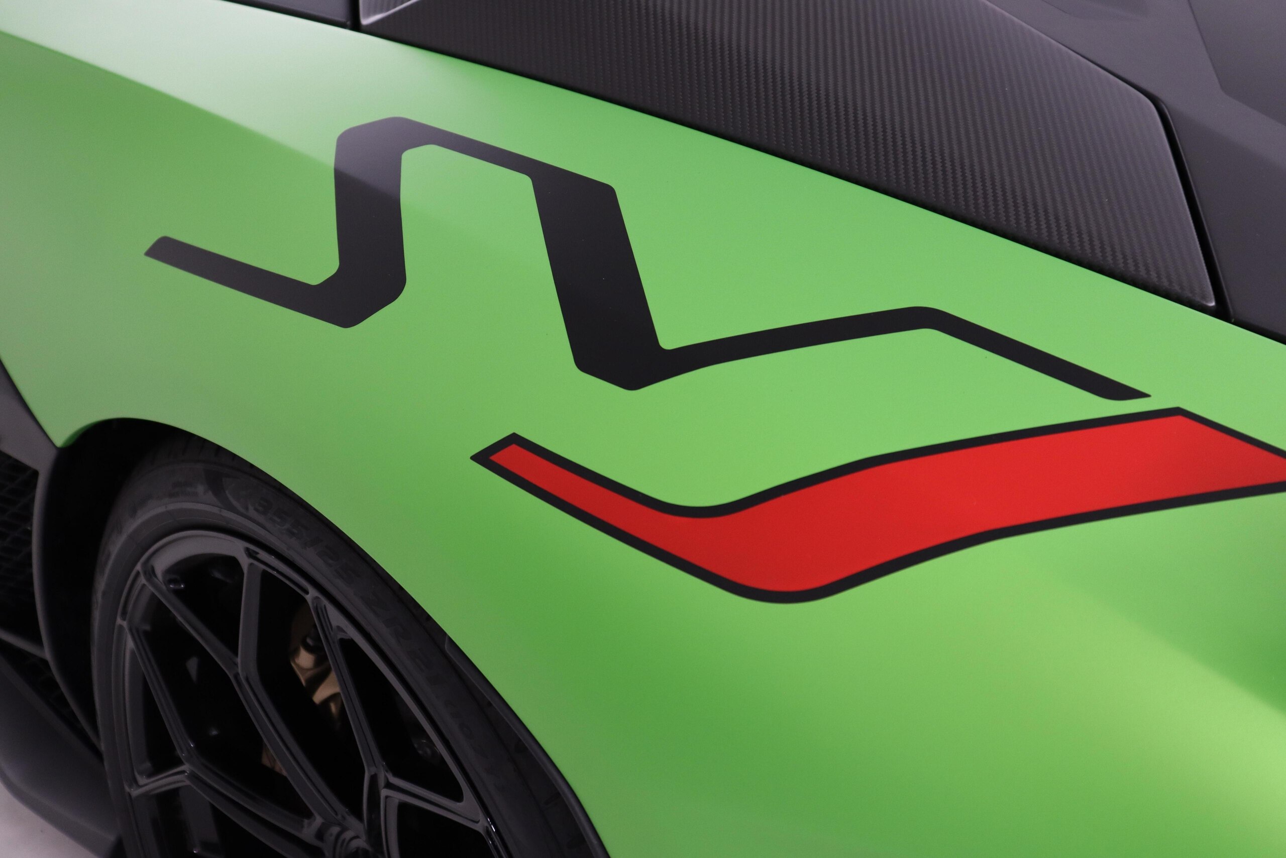 2019 Lamborghini Aventador SVJ — Photo 10 / 28