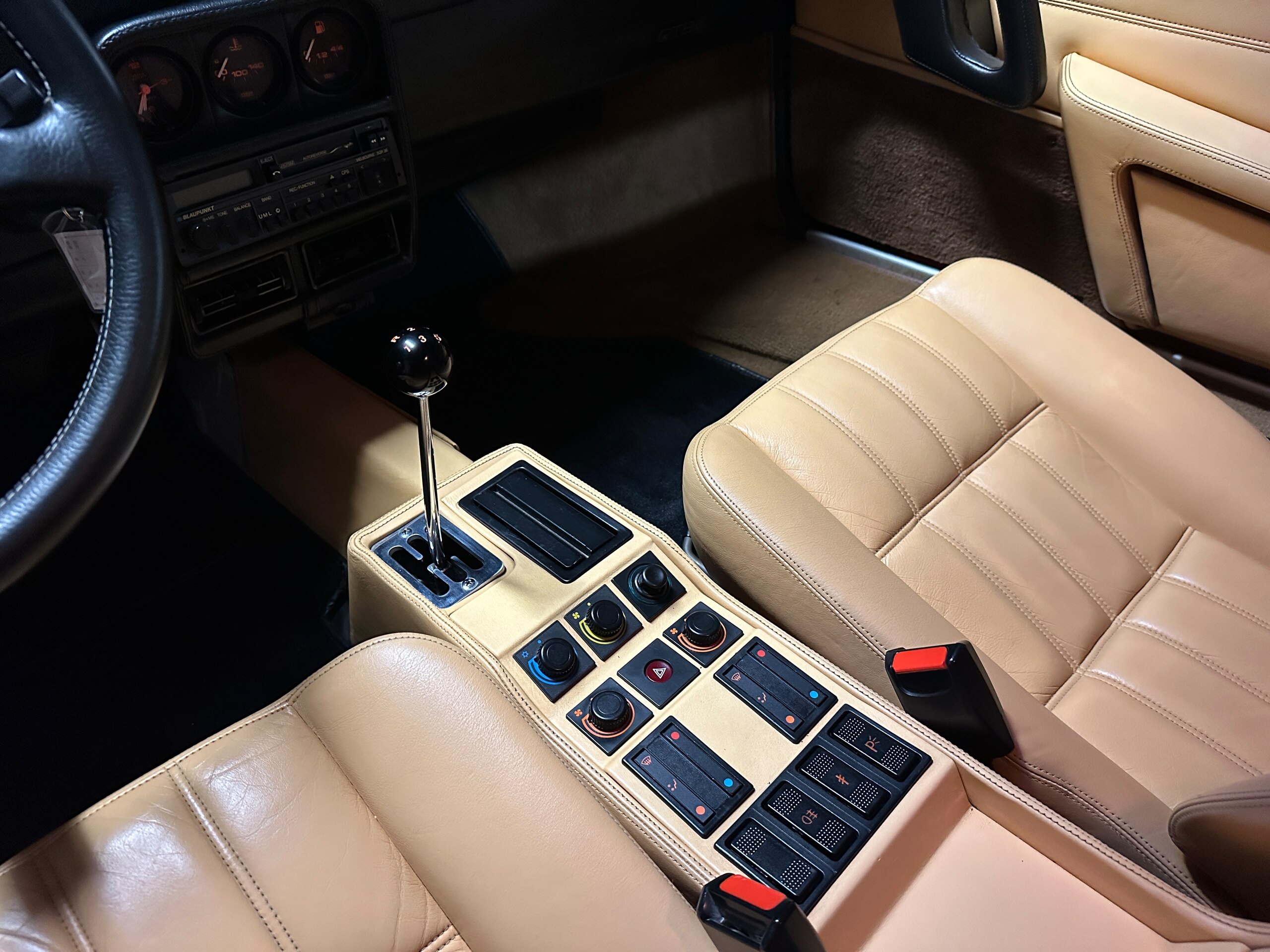 1986 Ferrari 328 GTB — Photo 14 / 19