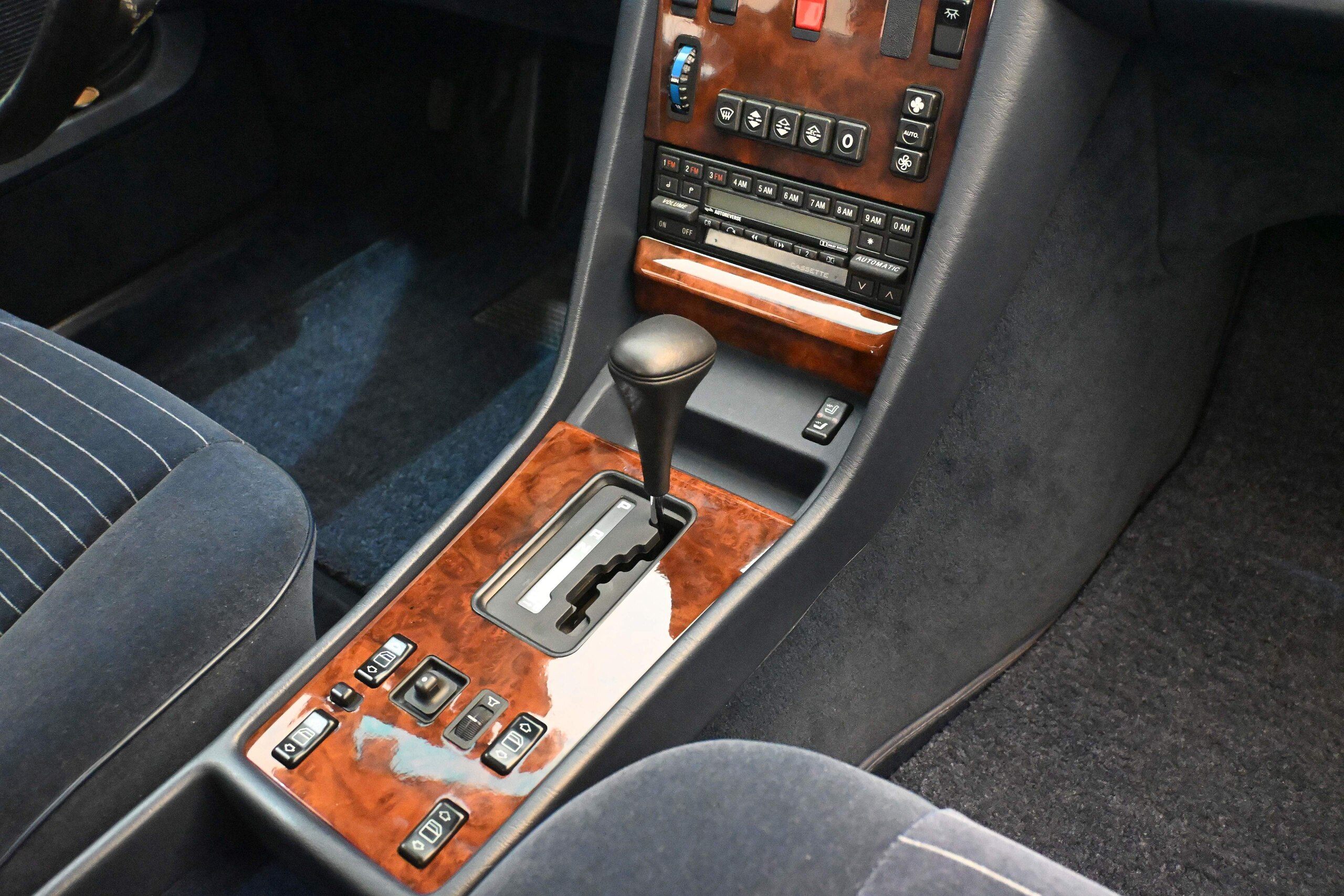 1988 Mercedes Benz 560SEC — Photo 7 / 14