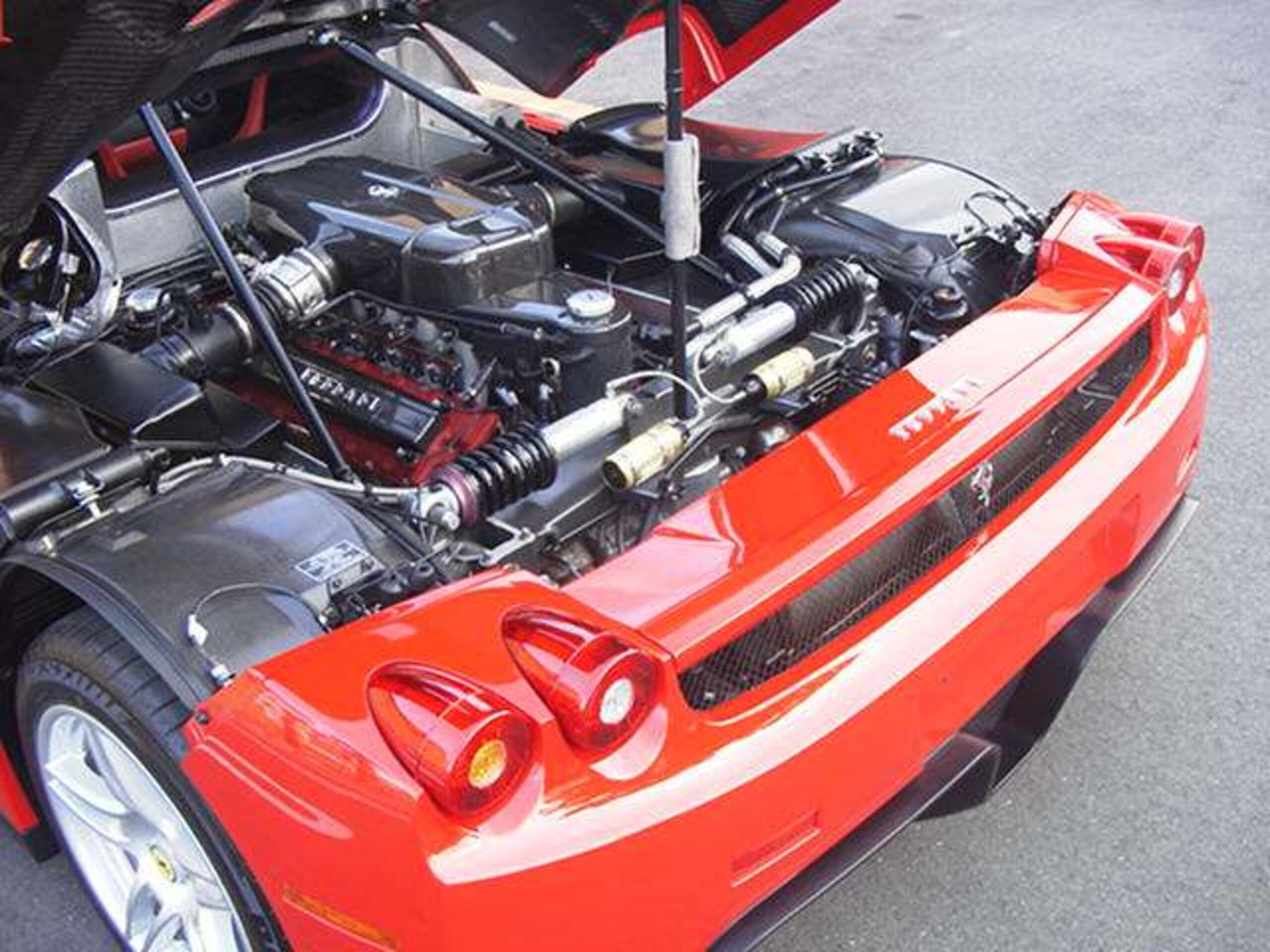 2004 Ferrari Enzo — Photo 12 / 13