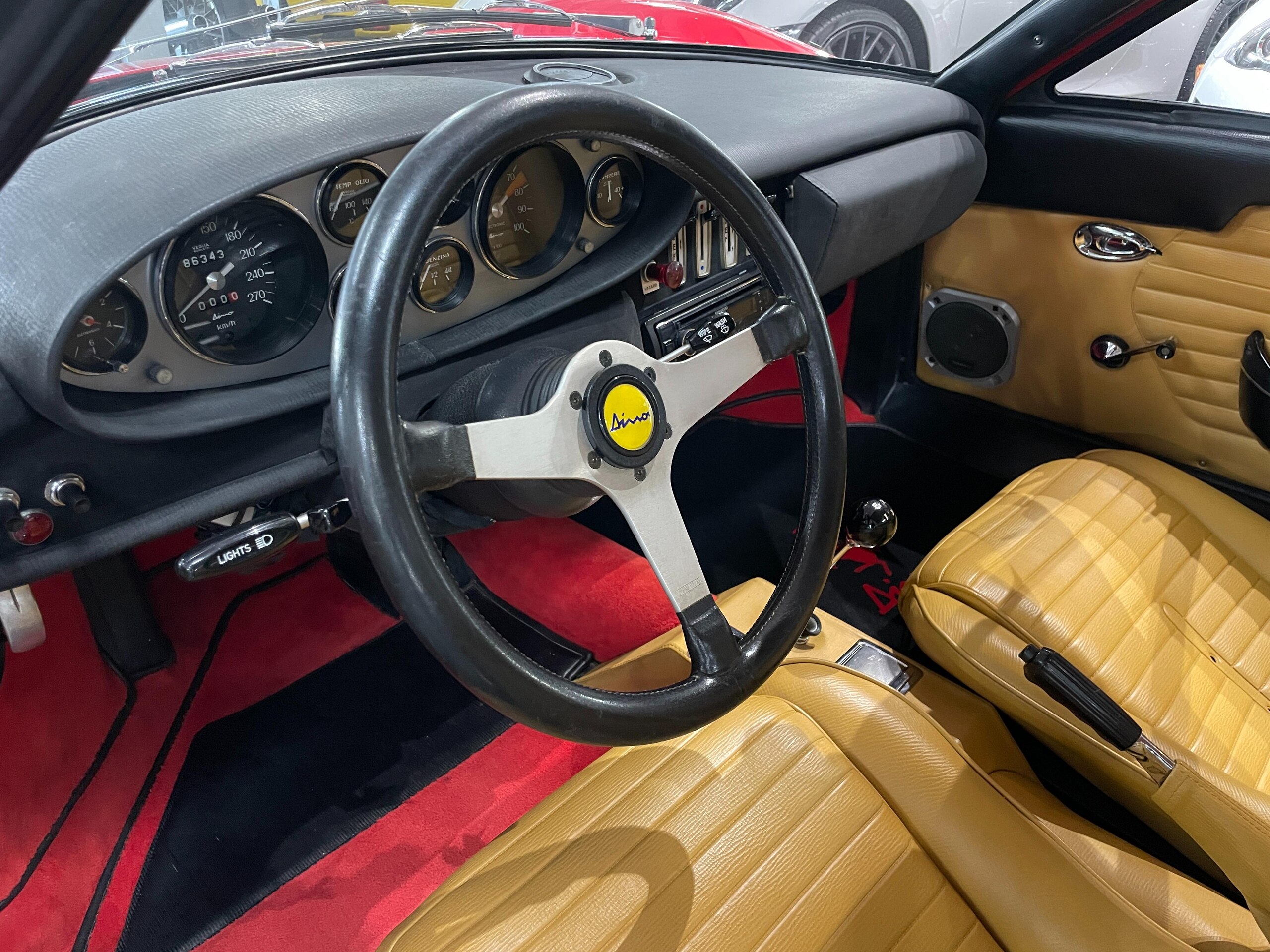 1972 Ferrari DINO 246GT — Photo 8 / 12