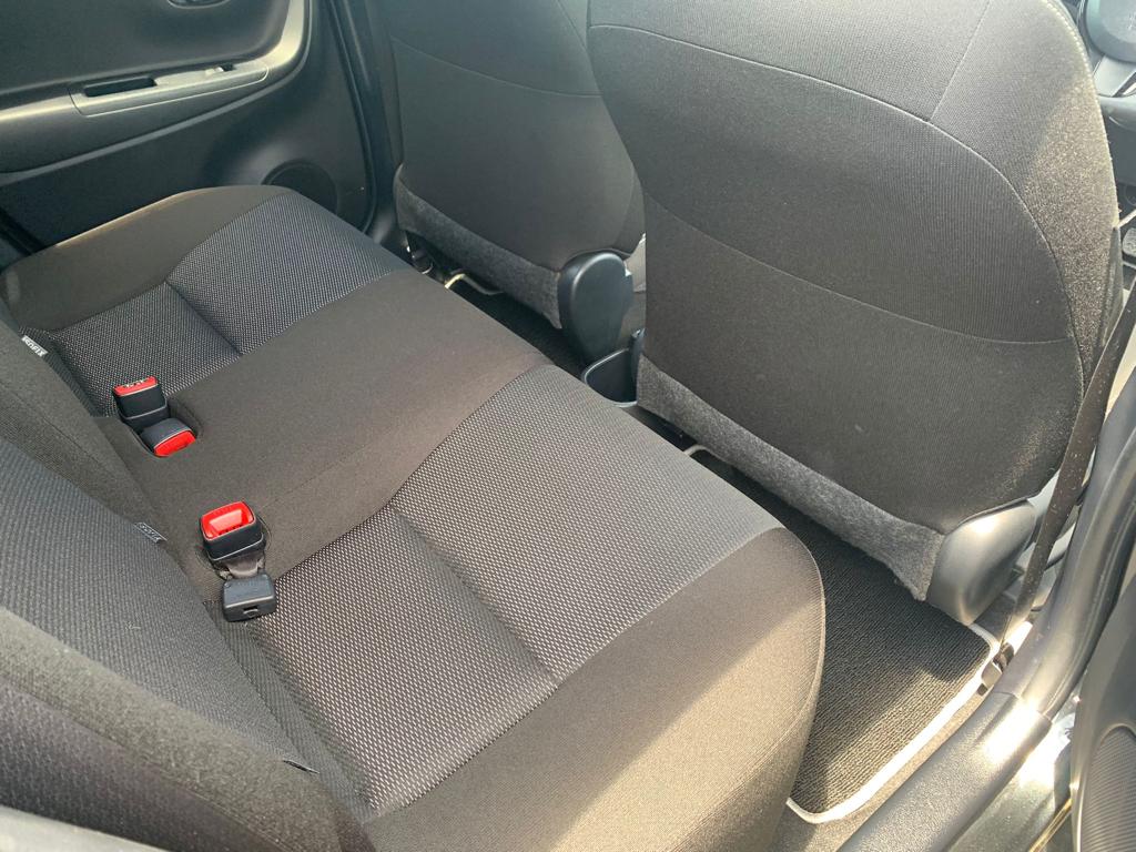 2019 Toyota Vitz — Photo 19 / 20