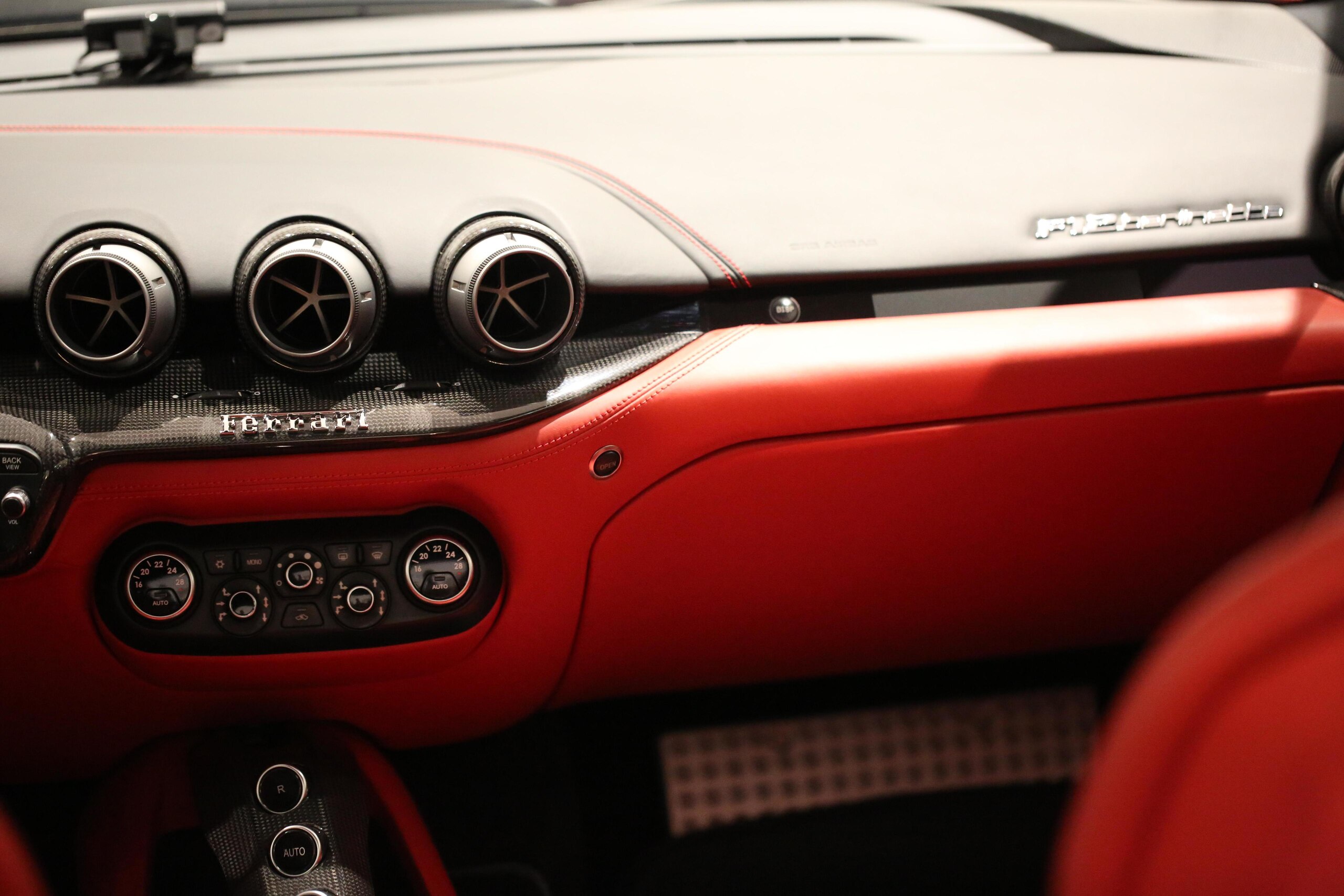 2014 Ferrari F12 Berlinetta — Photo 14 / 20