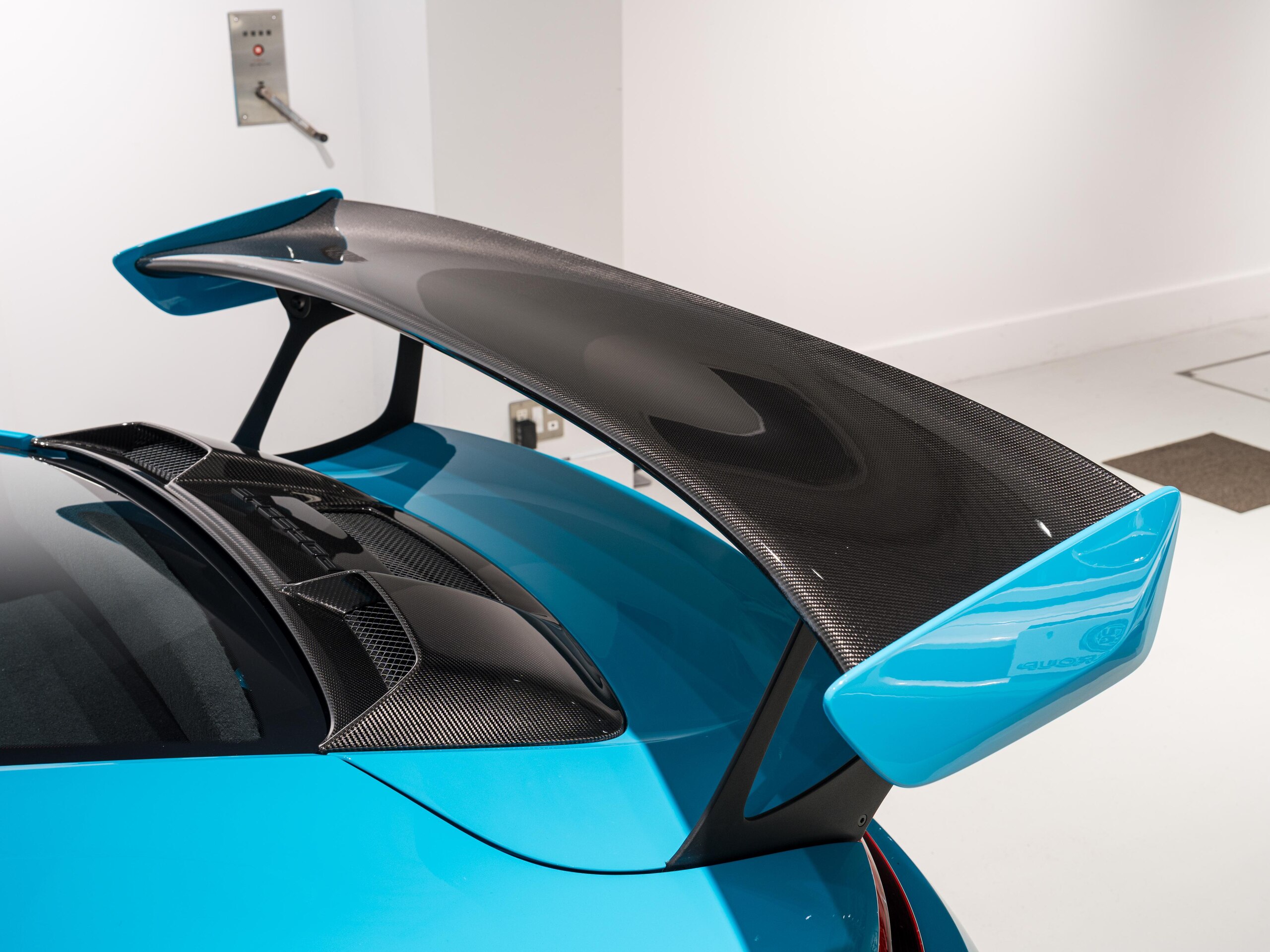 2019 Porsche 911 GT2 RS — Photo 7 / 20