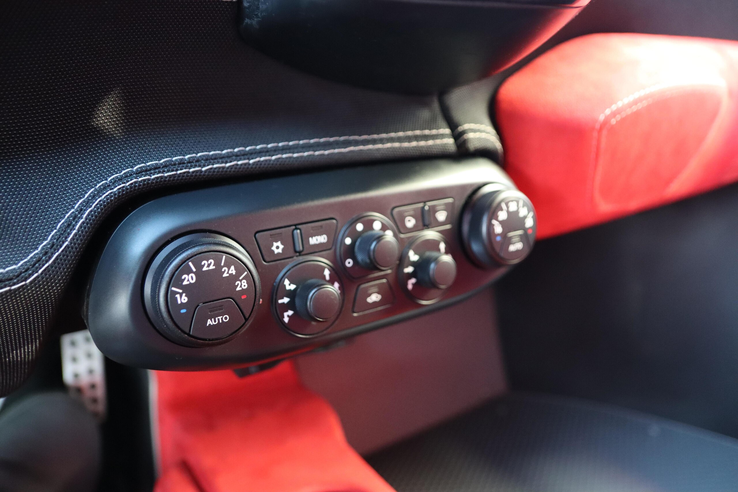 2015 Ferrari 458 Speciale — Photo 13 / 21