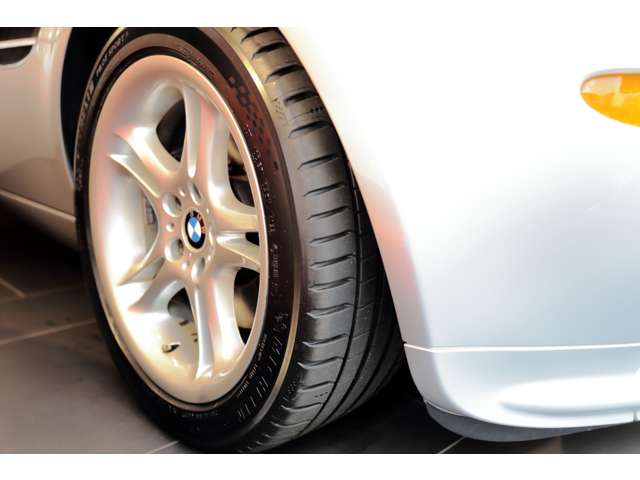 2000 BMW Z8 — Photo 13 / 19