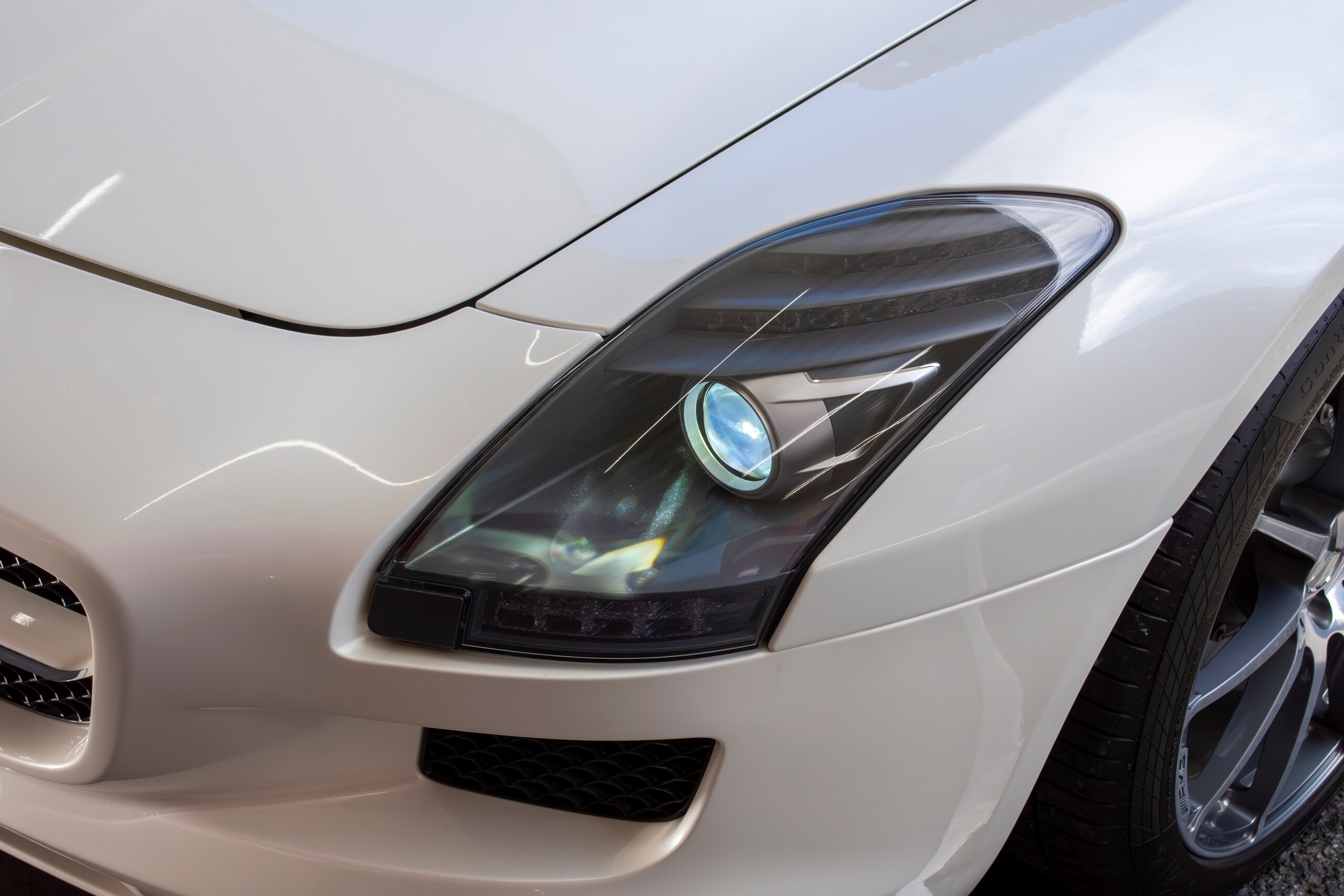 2010 Mercedes Benz SLS AMG — Photo 17 / 23