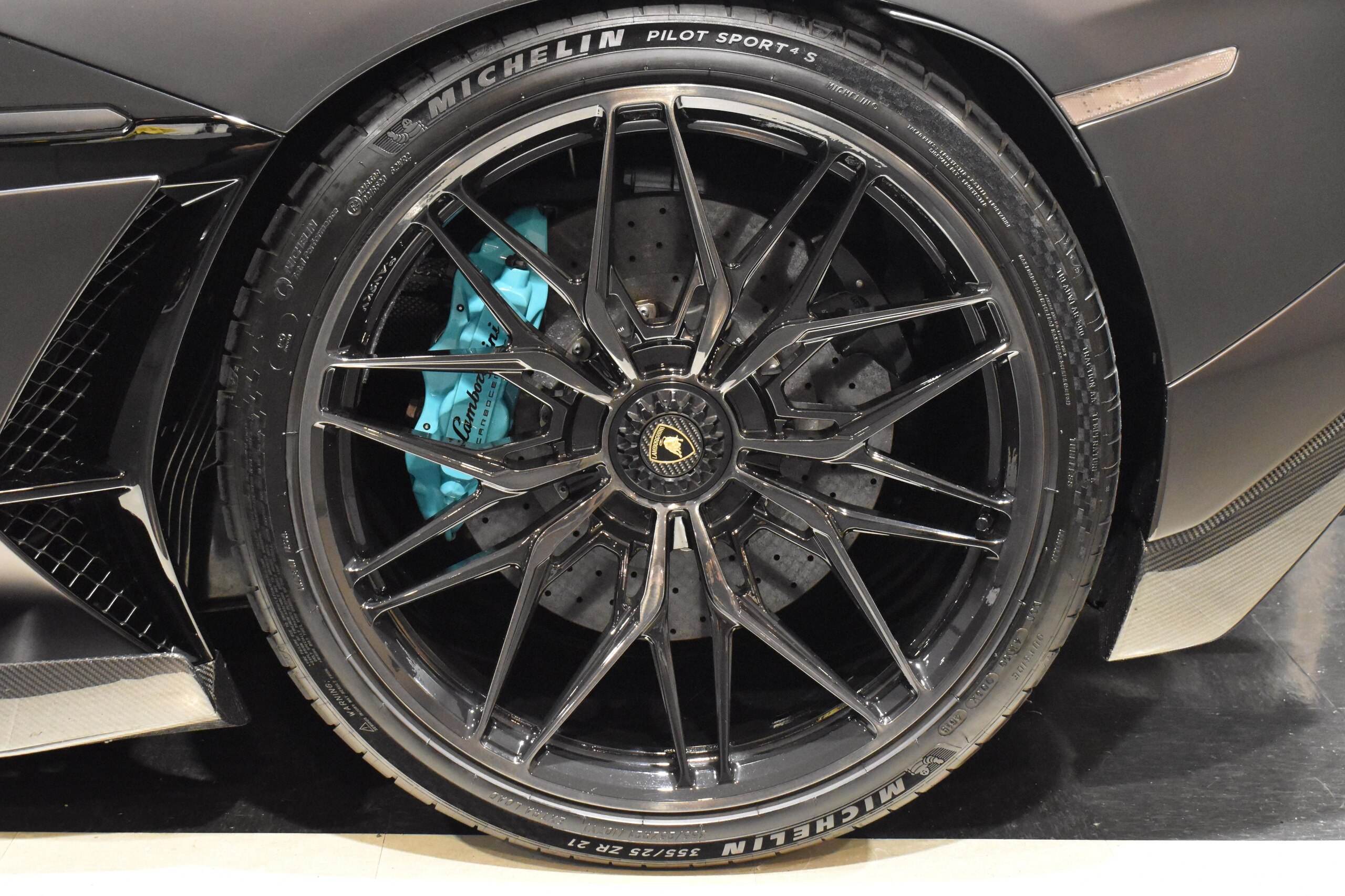 2019 Lamborghini Aventador SVJ — Photo 32 / 32