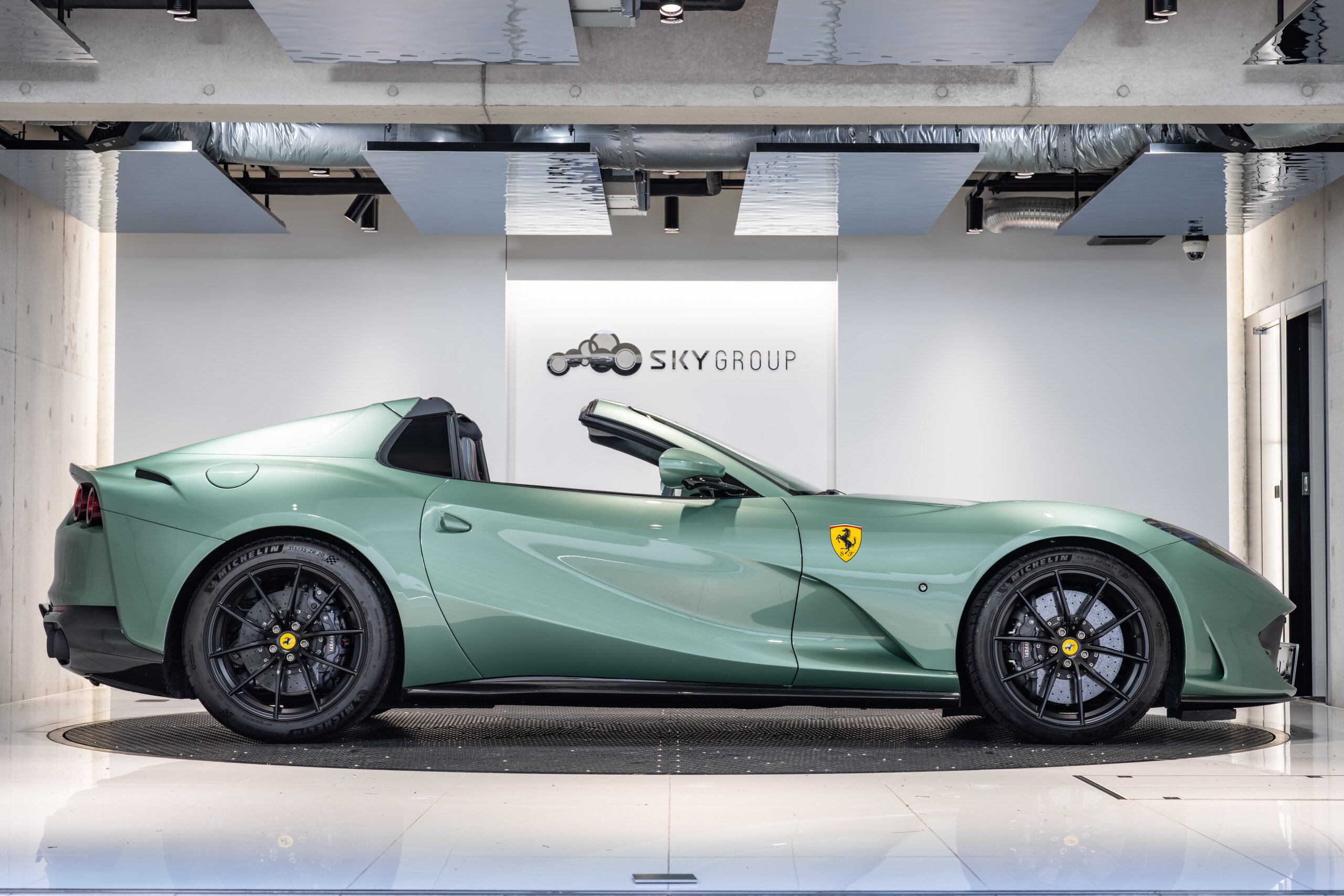 2021 Ferrari 812GTS — Photo 7 / 25