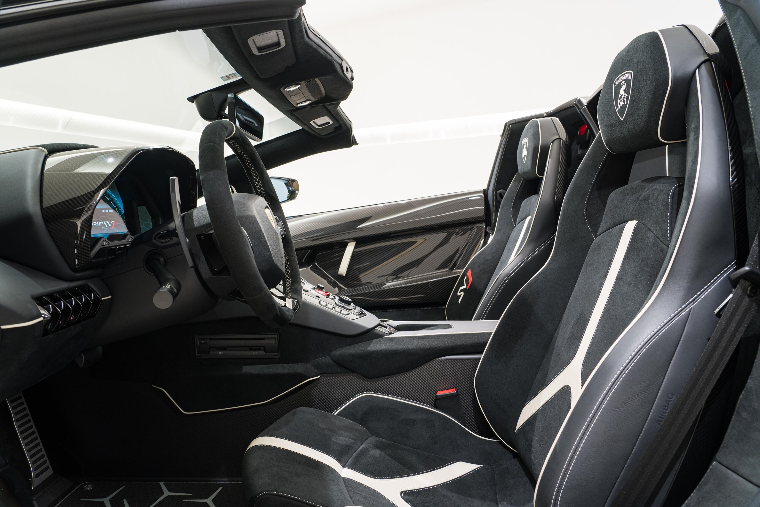 2021 Lamborghini Aventador SVJ Roadster — Photo 15 / 27