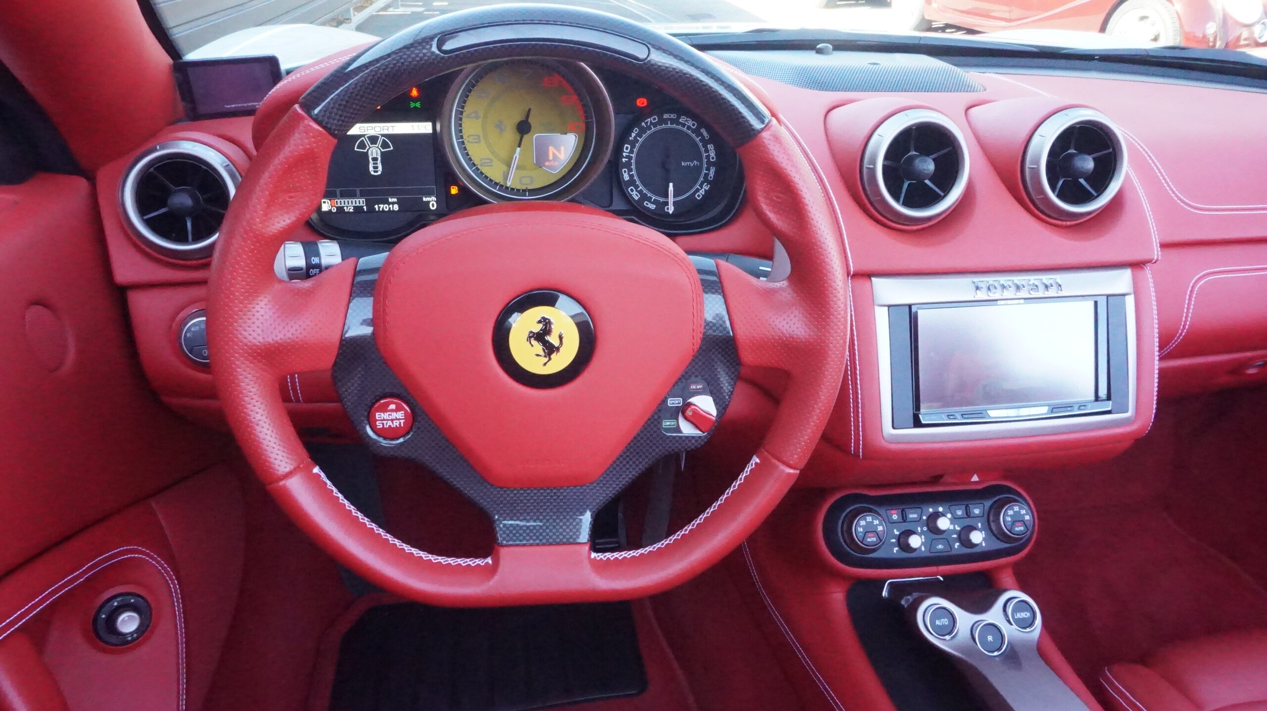 2013 Ferrari California 30 — Photo 11 / 19