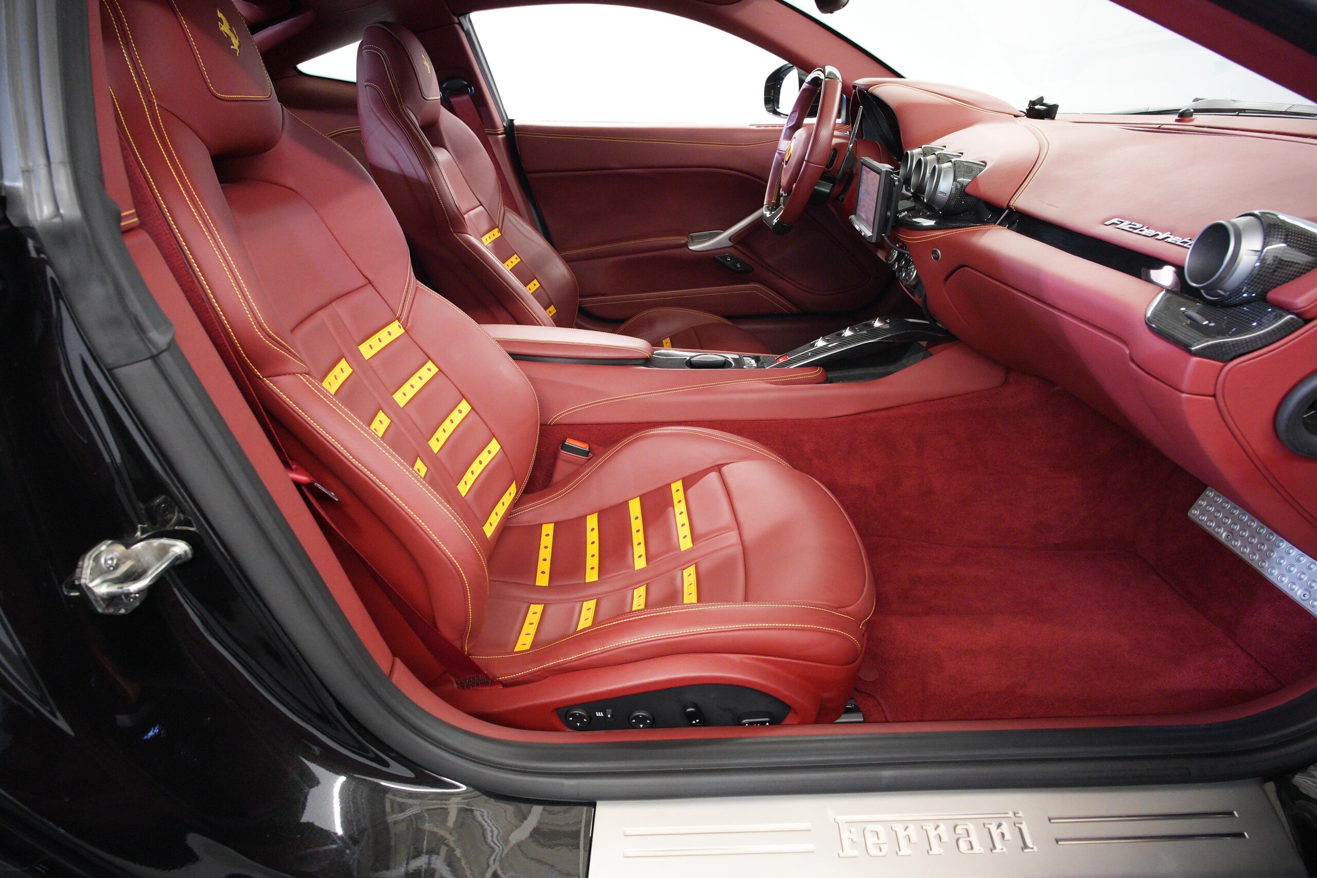 2013 Ferrari F12 Berlinetta — Photo 17 / 22