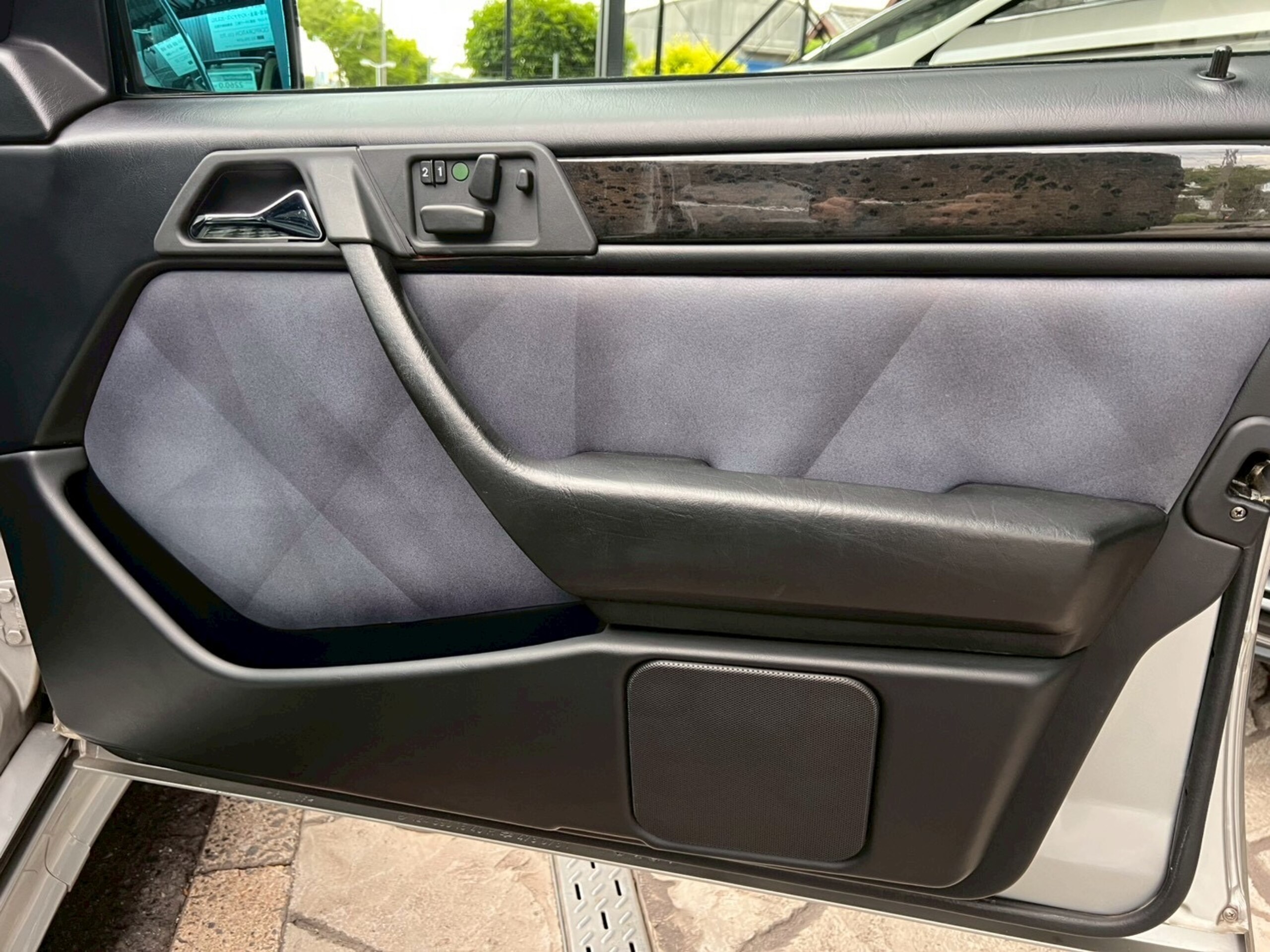 1995 Mercedes Benz E60 AMG — Photo 61 / 74