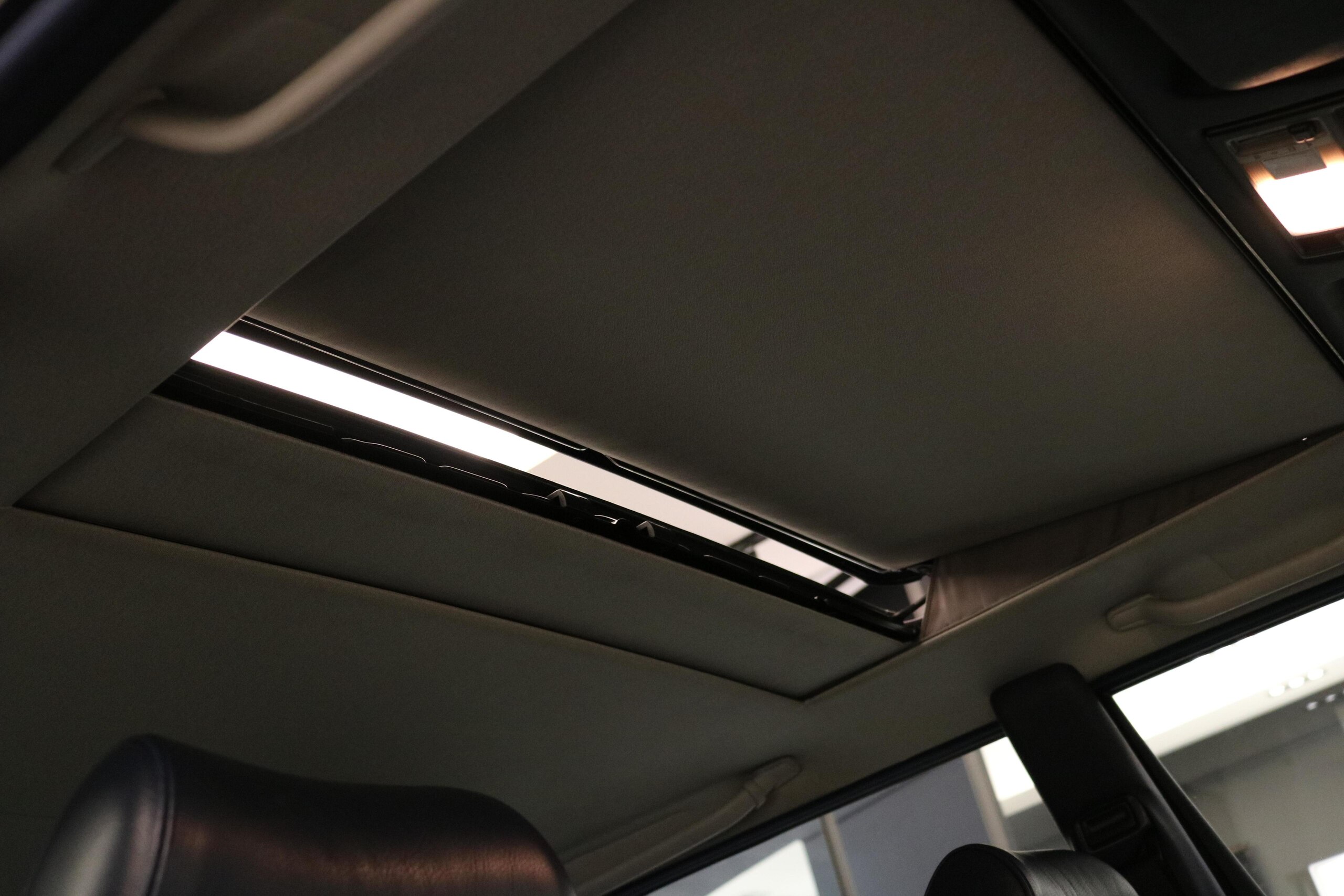 1990 Mercedes Benz 560SEL — Photo 10 / 15