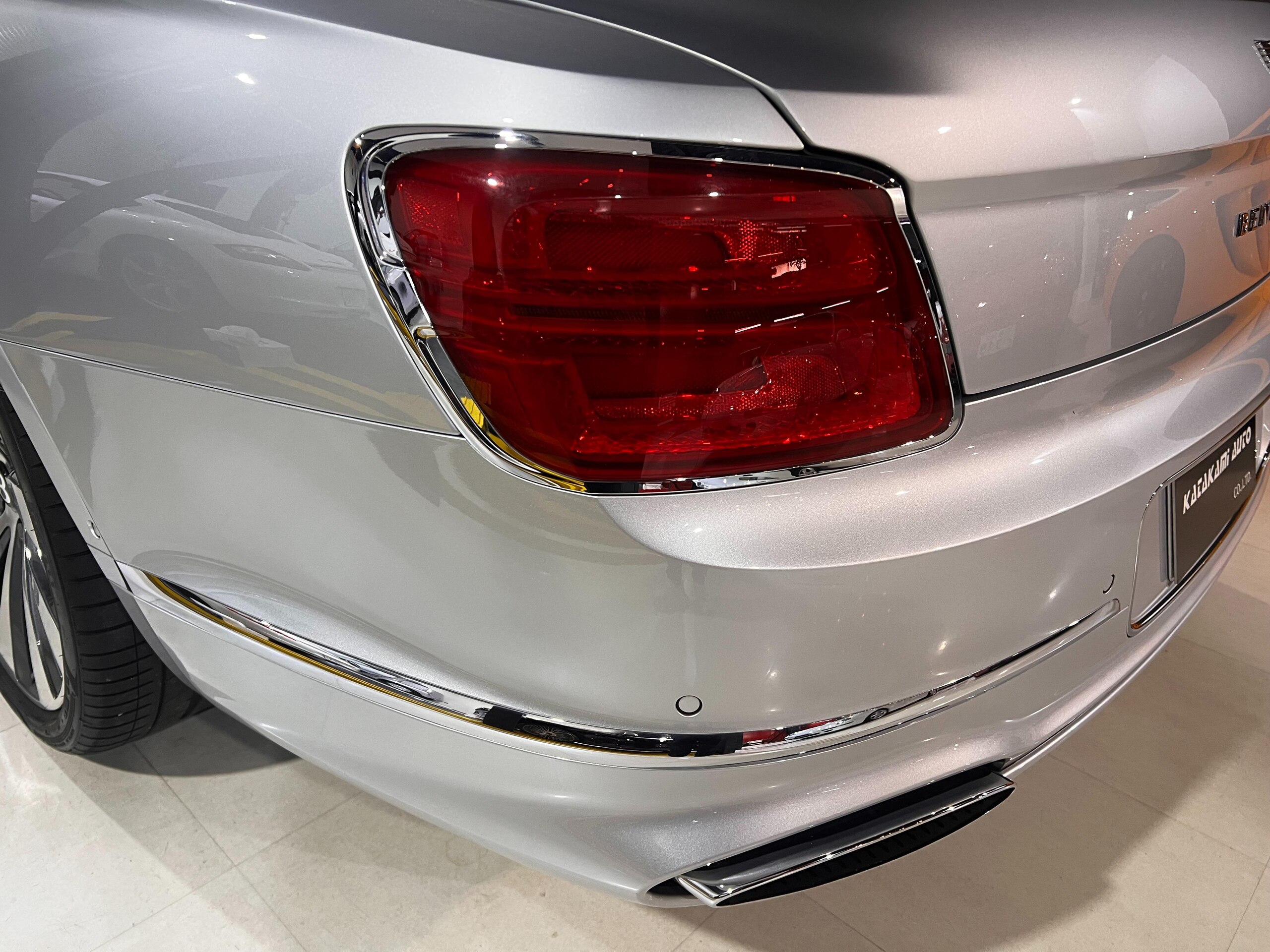 2020 Bentley Flying Spur — Photo 21 / 25