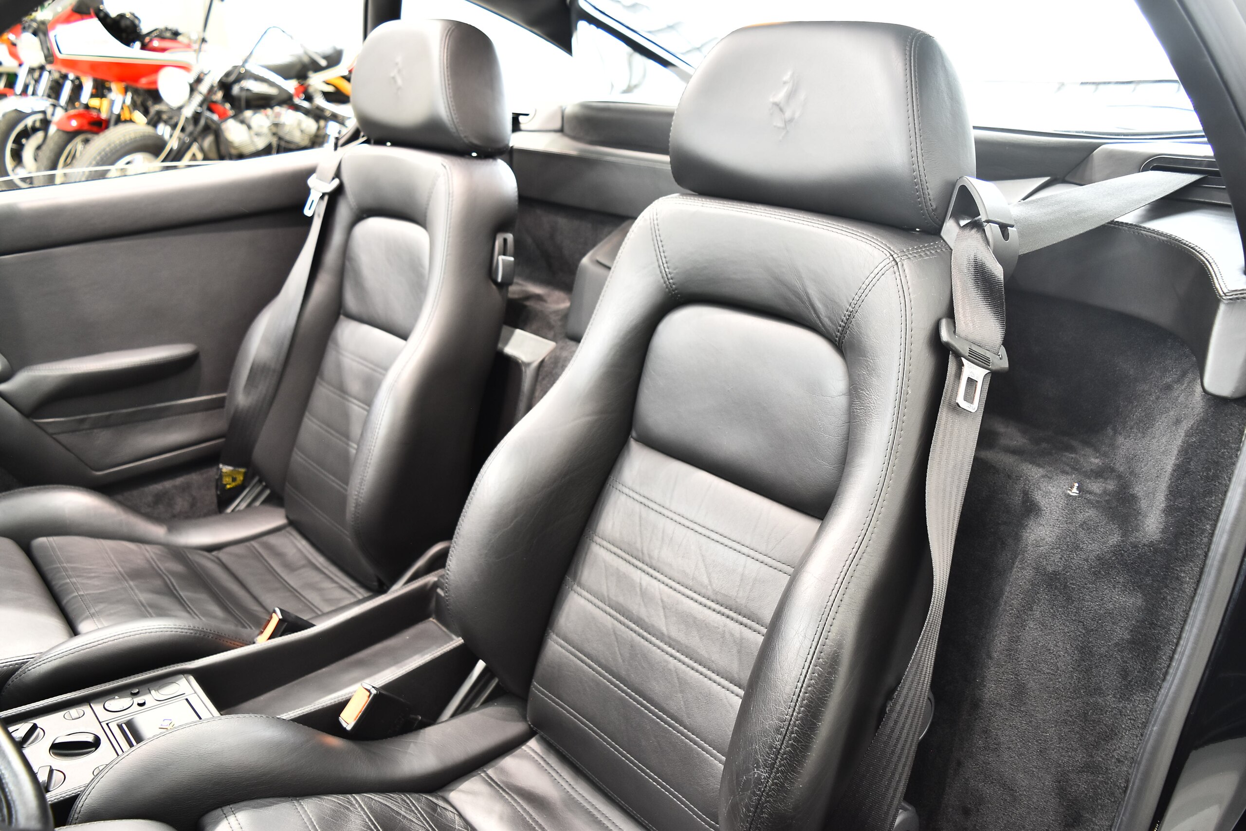 2000 Ferrari F355 GTS — Photo 8 / 17
