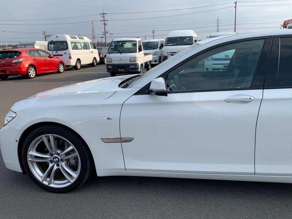 2015 BMW 740i M Sport — Photo 9 / 27