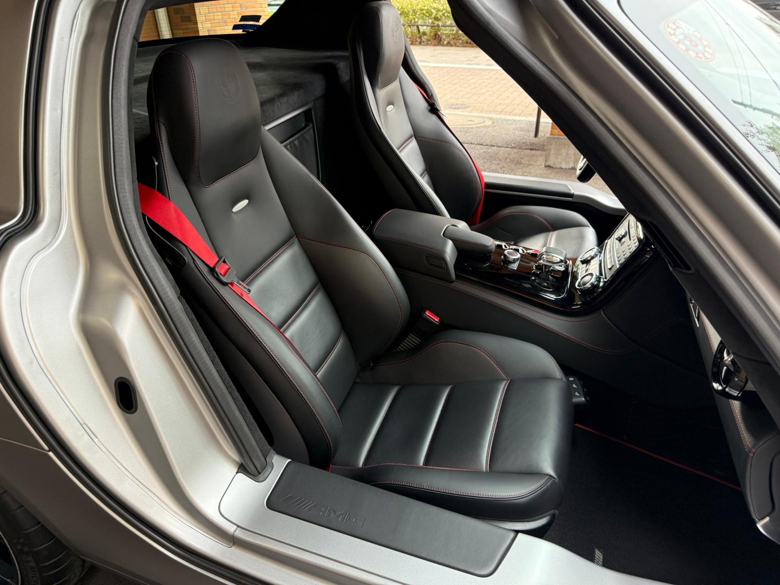 2014 Mercedes Benz SLS AMG GT — Photo 12 / 20