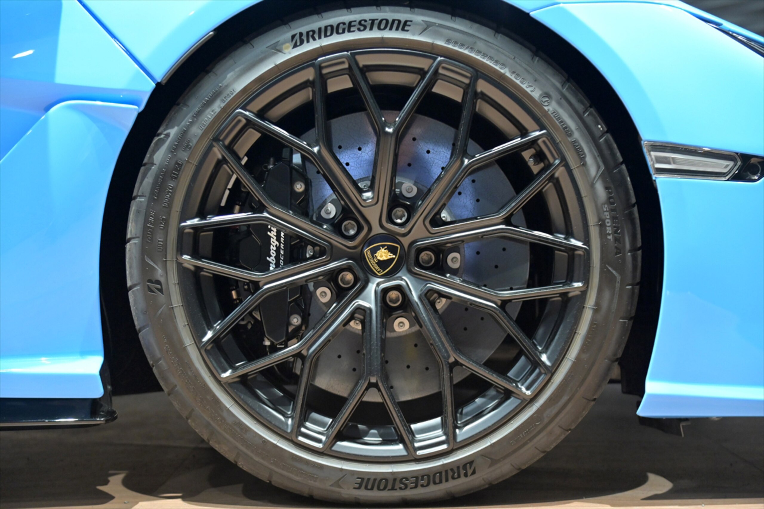 2024 Lamborghini Revuelto — Photo 19 / 21