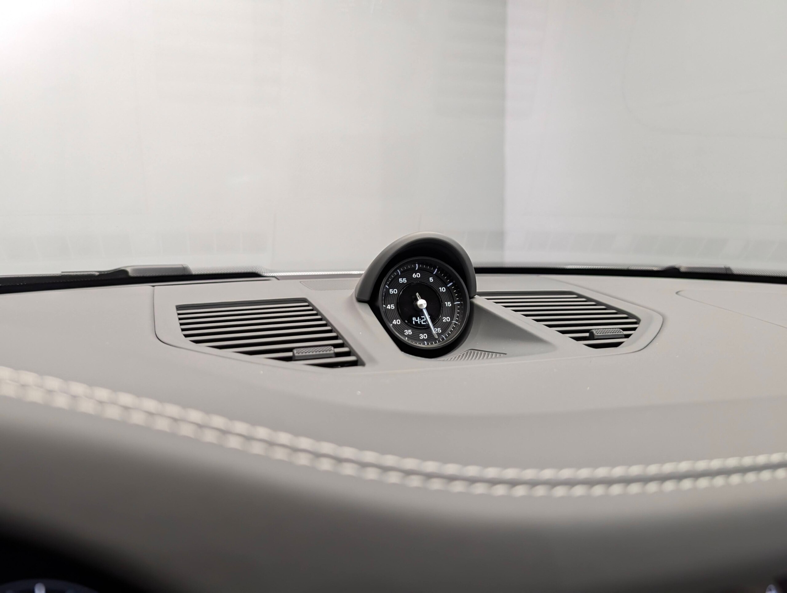 2024 Porsche 911 Targa 4 — Photo 13 / 24