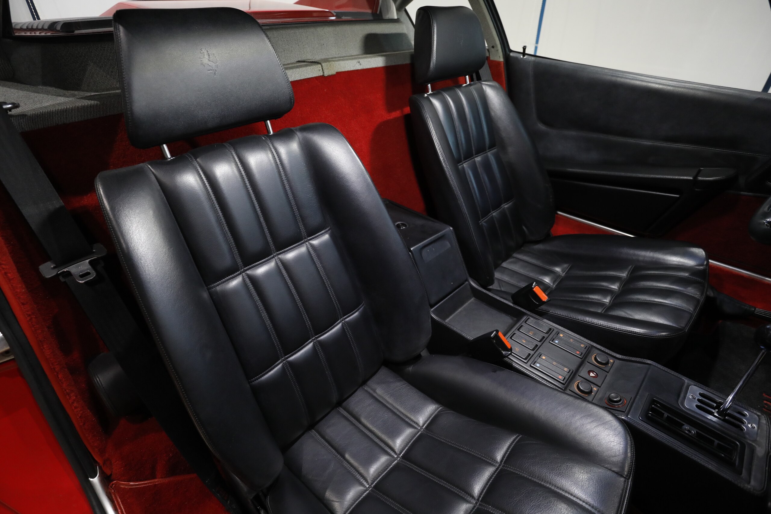 1989 Ferrari 208 GTB Turbo — Photo 13 / 25