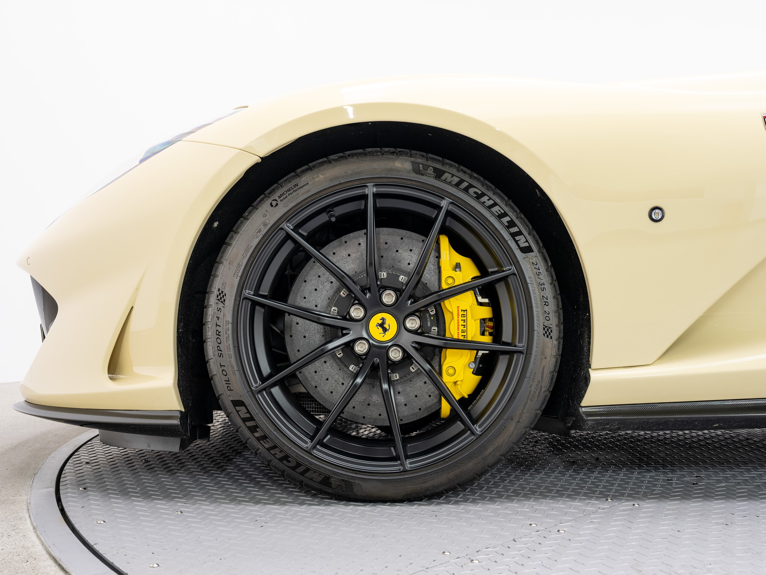 2023 Ferrari 812GTS — Photo 29 / 32