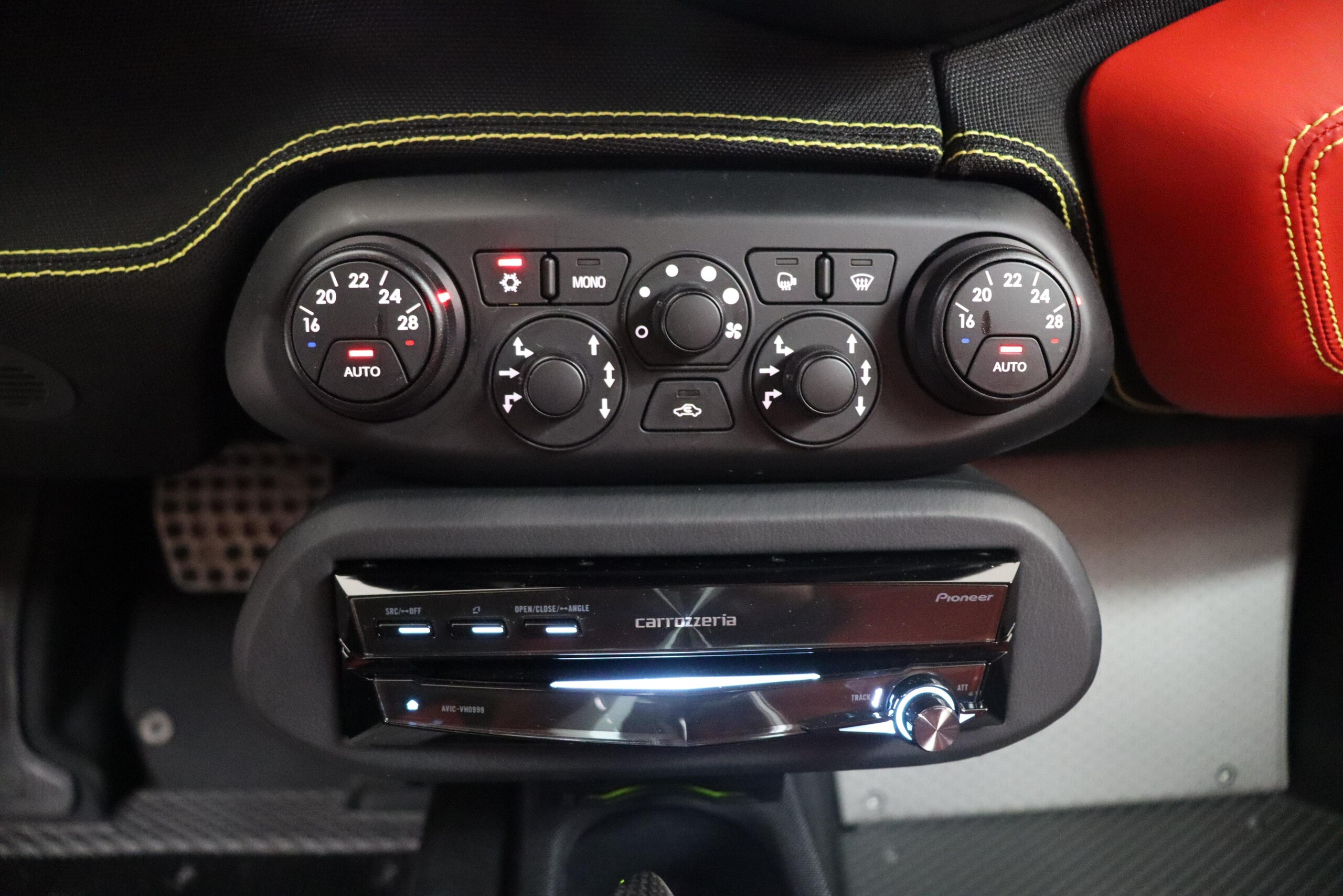 2015 Ferrari 458 Speciale — Photo 12 / 17
