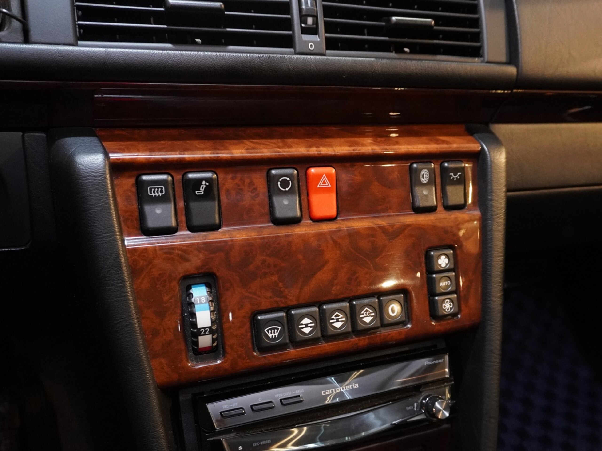 1993 Mercedes Benz E60 AMG — Photo 11 / 24