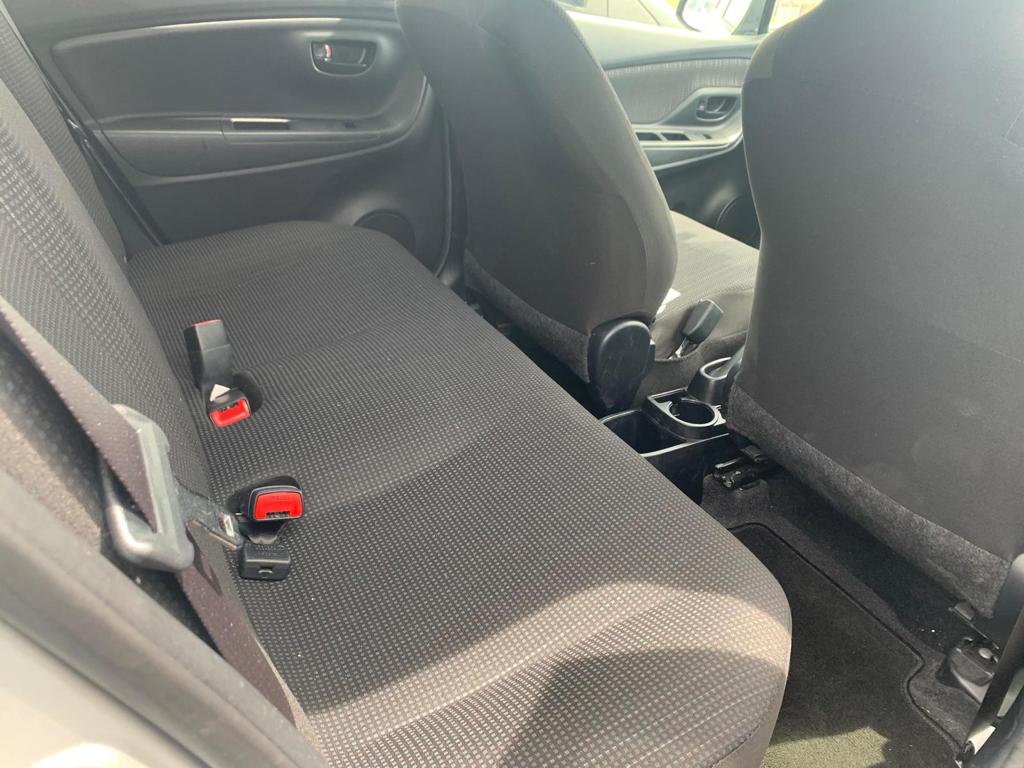 2019 Toyota Vitz — Photo 10 / 11