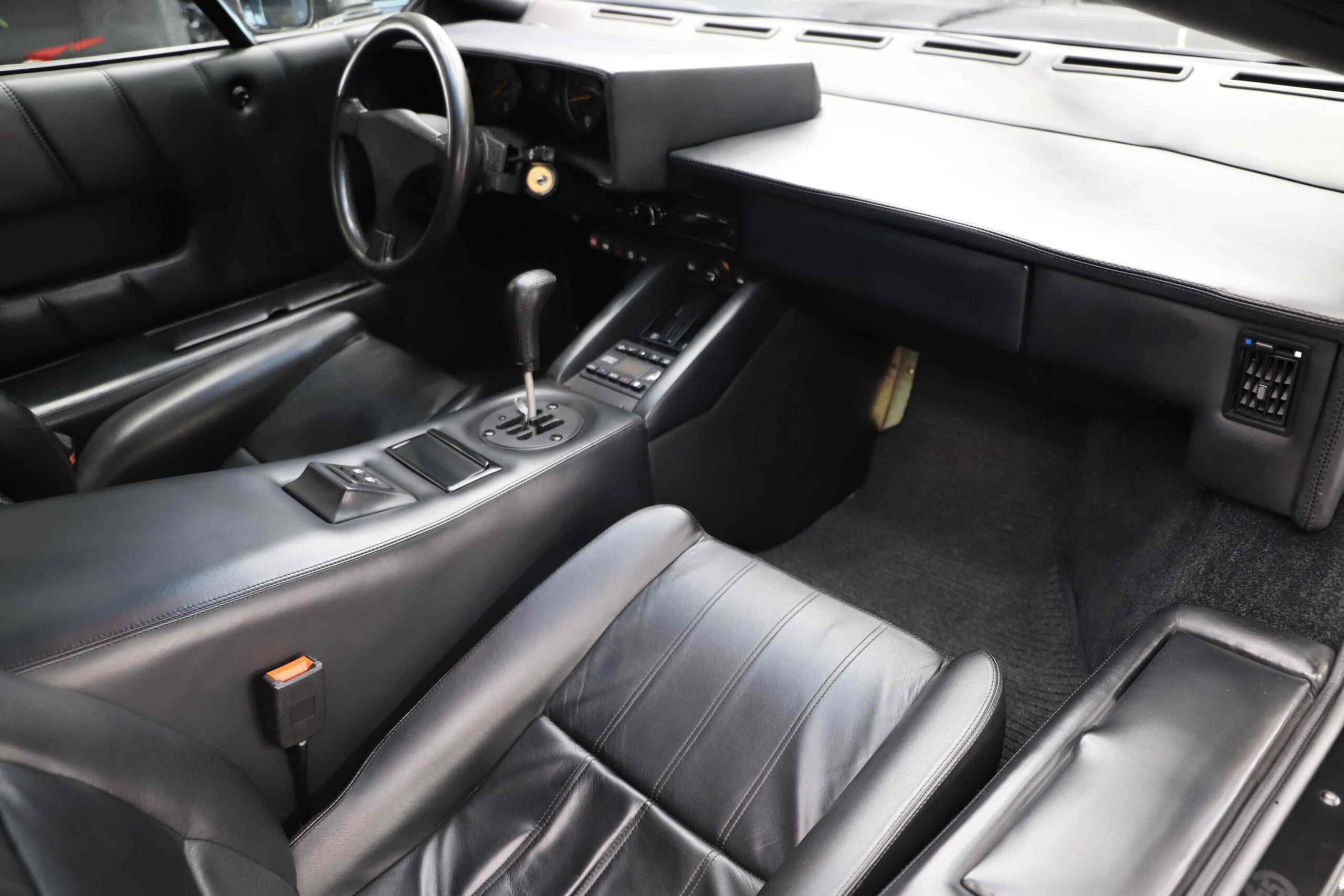 1989 Lamborghini Countach Anniversary Edition — Photo 9 / 11